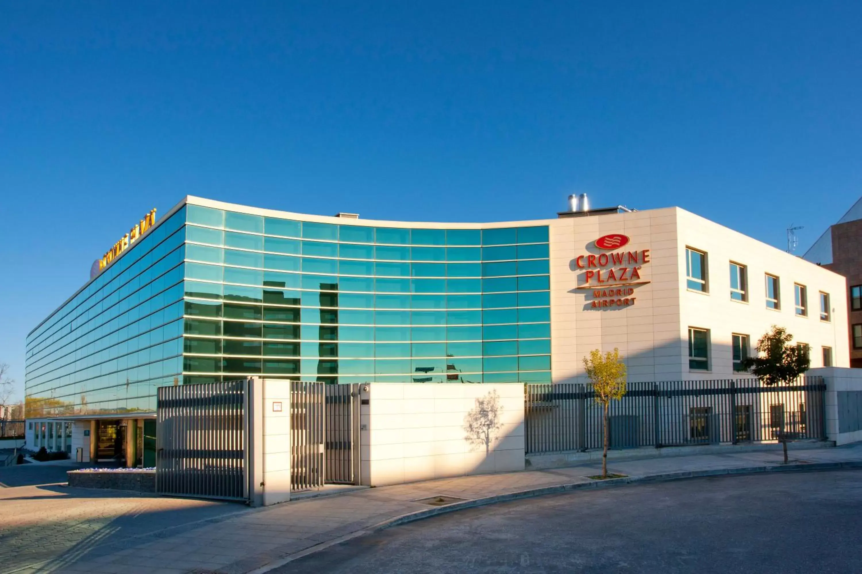 Property Building in Hotel Crowne Plaza Madrid Airport