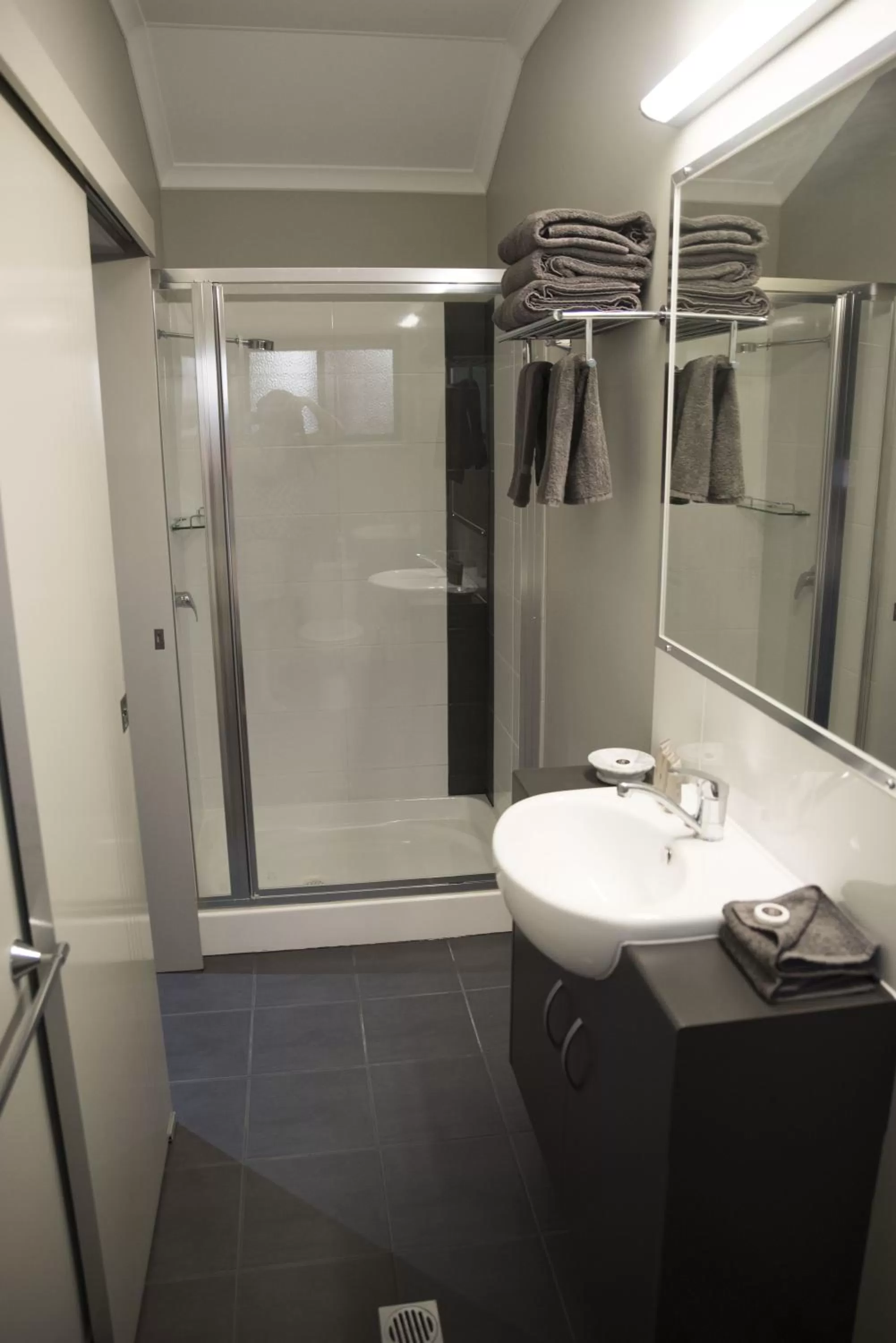 Shower in The Rocks Motel