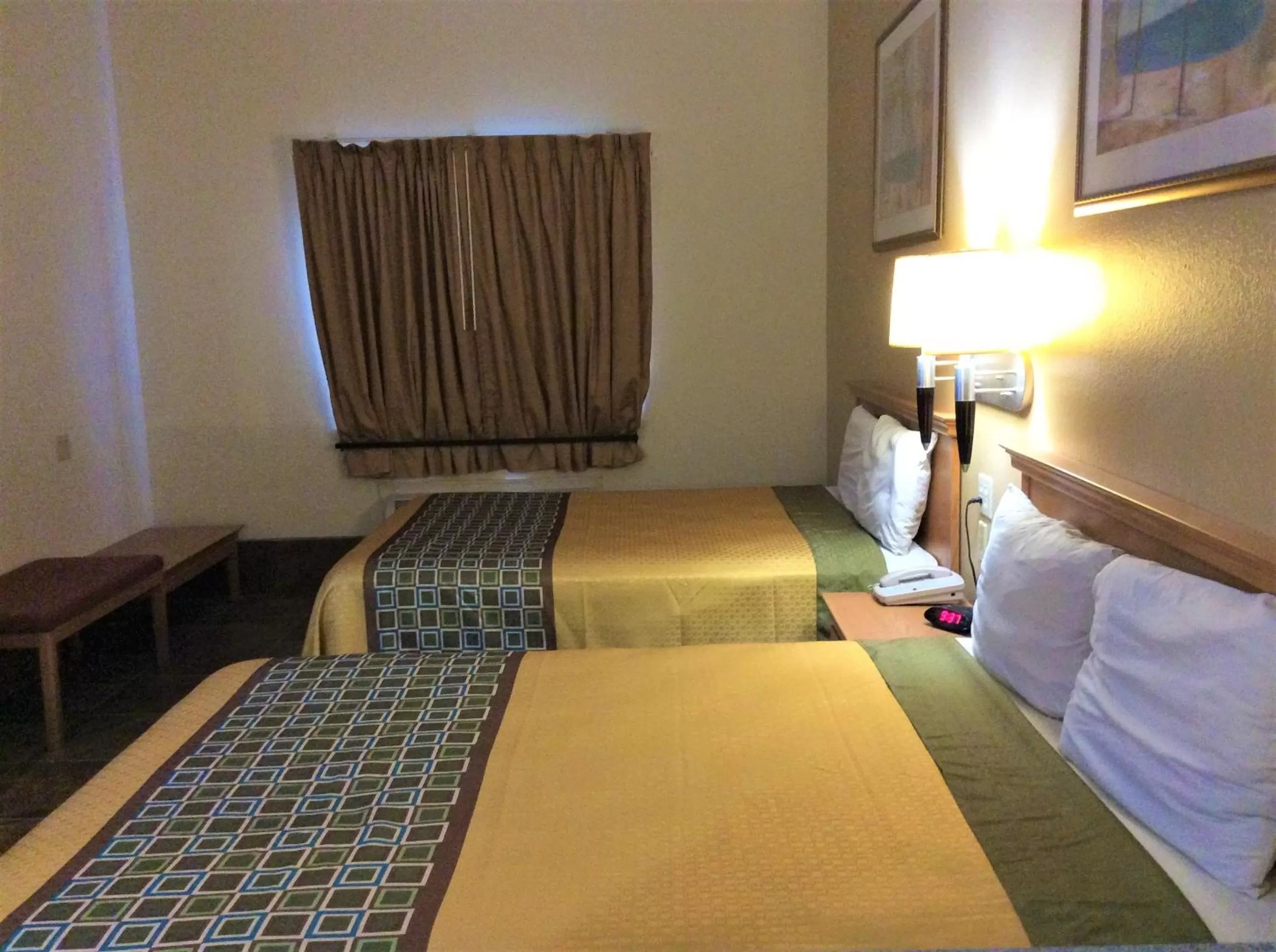 Photo of the whole room, Bed in Texas Inn - Welasco/Mercedes