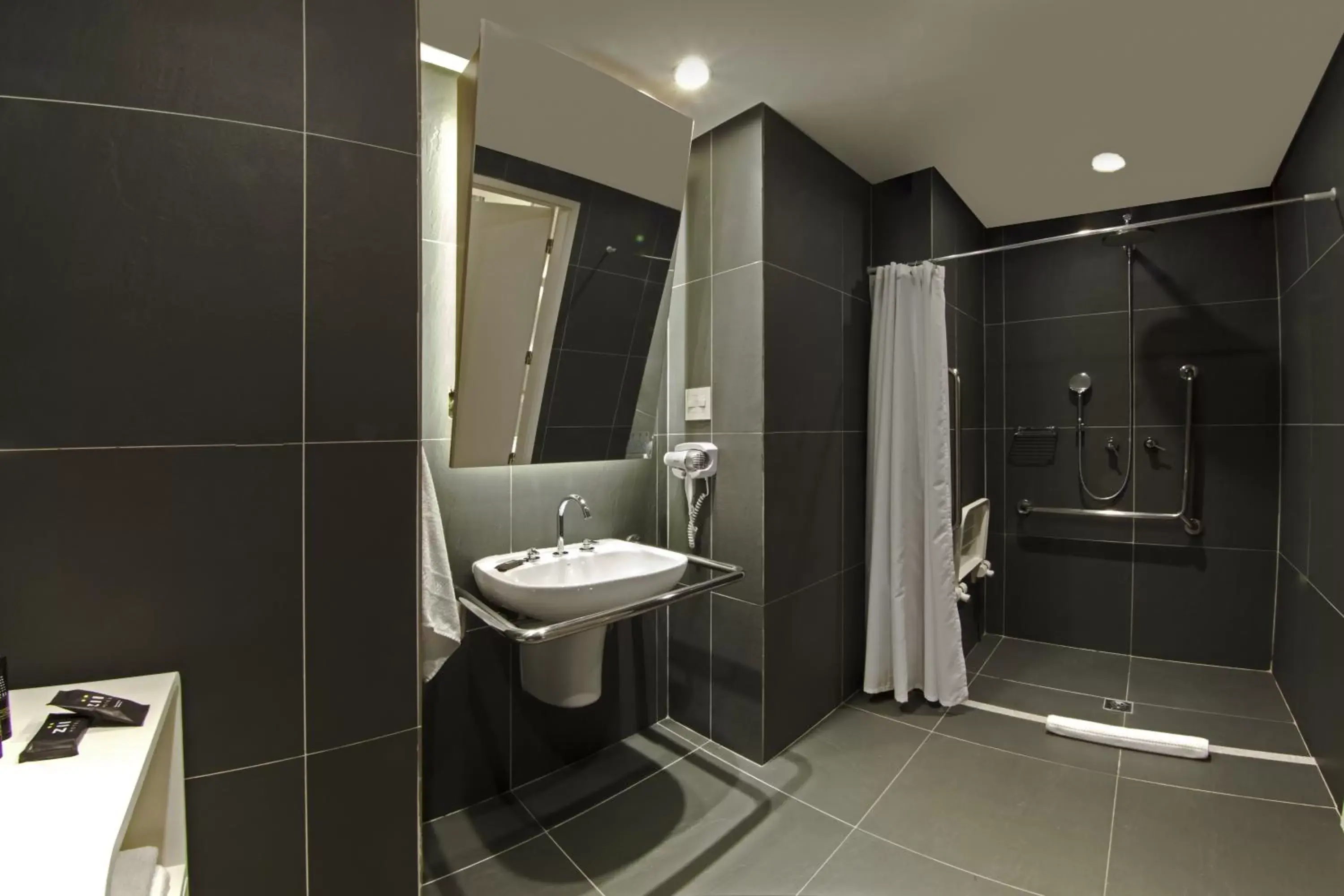 Shower, Bathroom in ibis Styles Maracanau