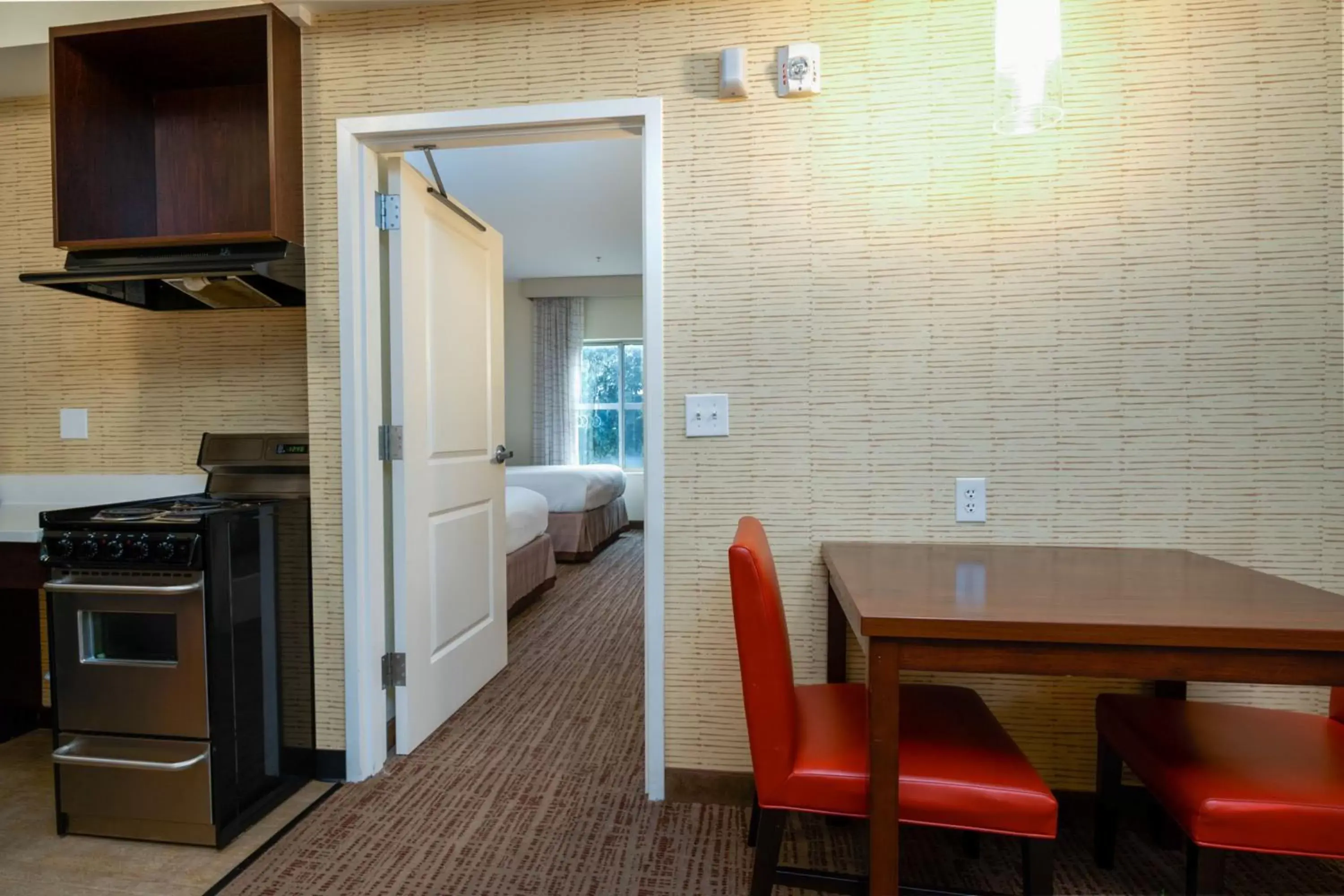 Bedroom, Kitchen/Kitchenette in Residence Inn by Marriott Philadelphia Great Valley/Malvern