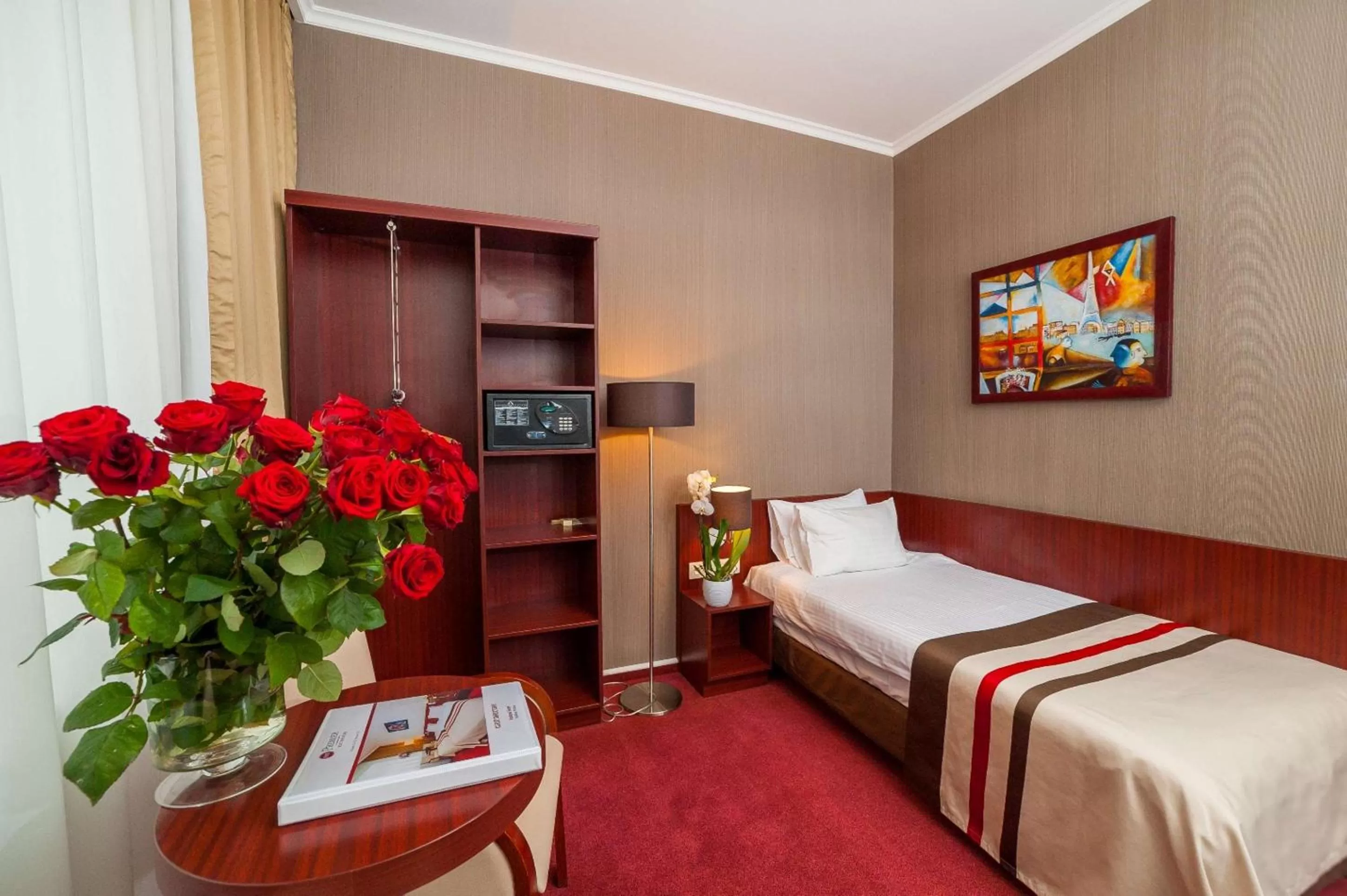 Photo of the whole room, Bed in Premier Kraków Hotel