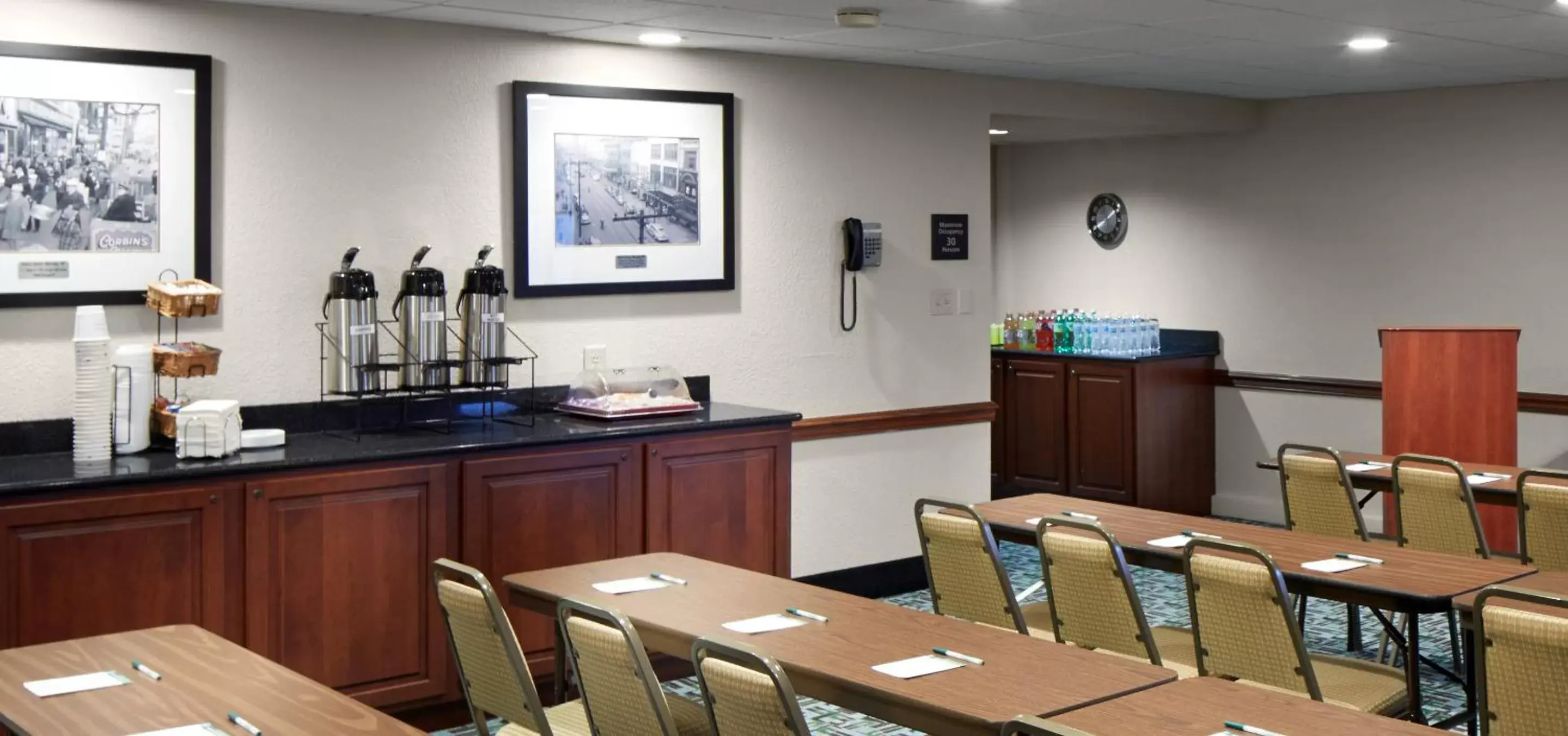 Meeting/conference room, Restaurant/Places to Eat in Wingate by Wyndham St. Clairsville/Wheeling