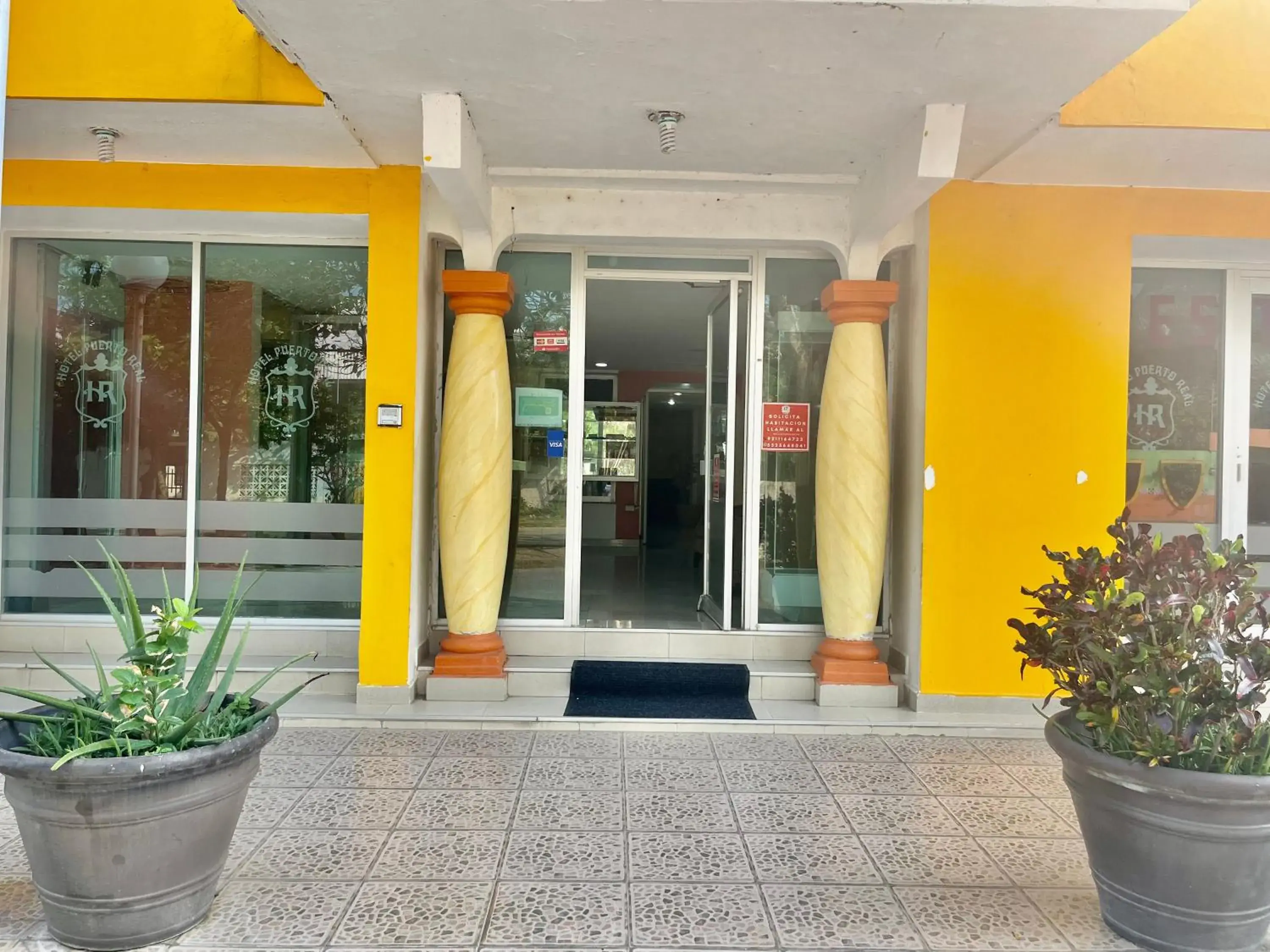 Facade/entrance in OYO Hotel Puerto Real Coatzacoalcos