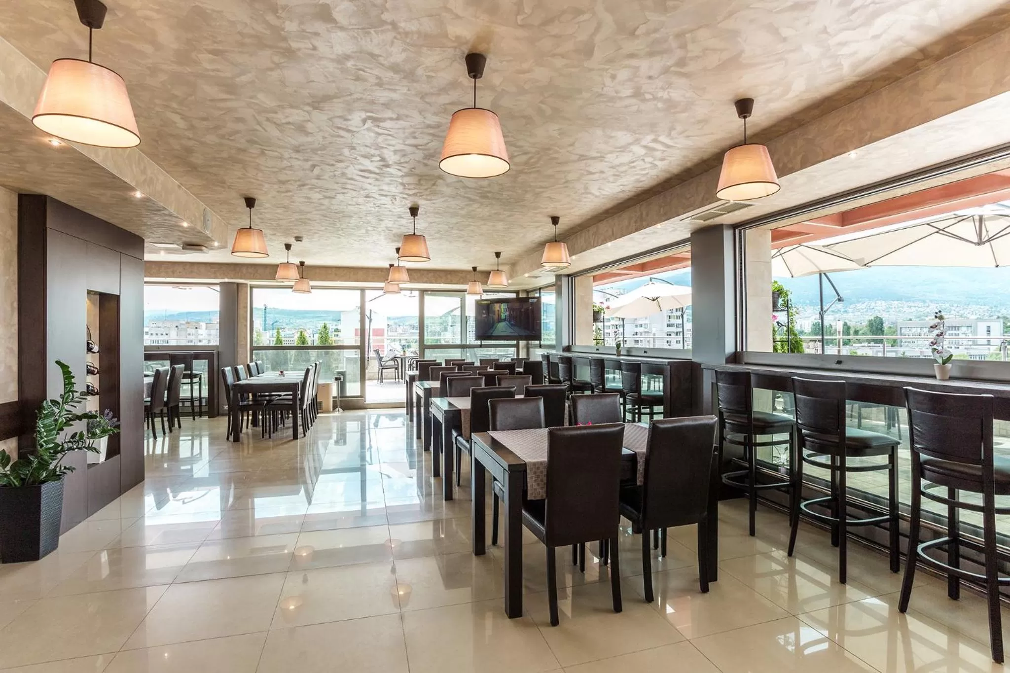 Restaurant/places to eat in Grami Hotel Sofia