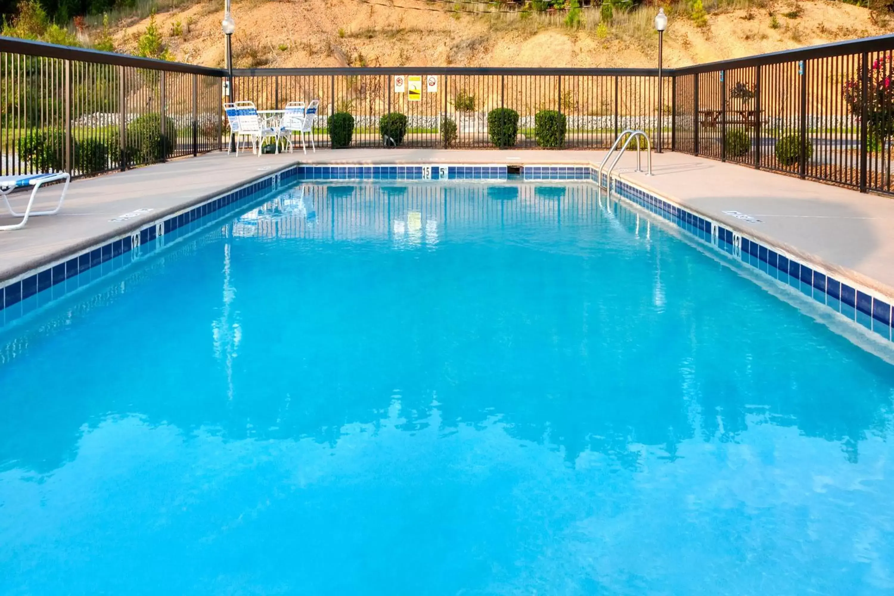 Swimming Pool in Holiday Inn Express Hurricane Mills Waverly, an IHG Hotel