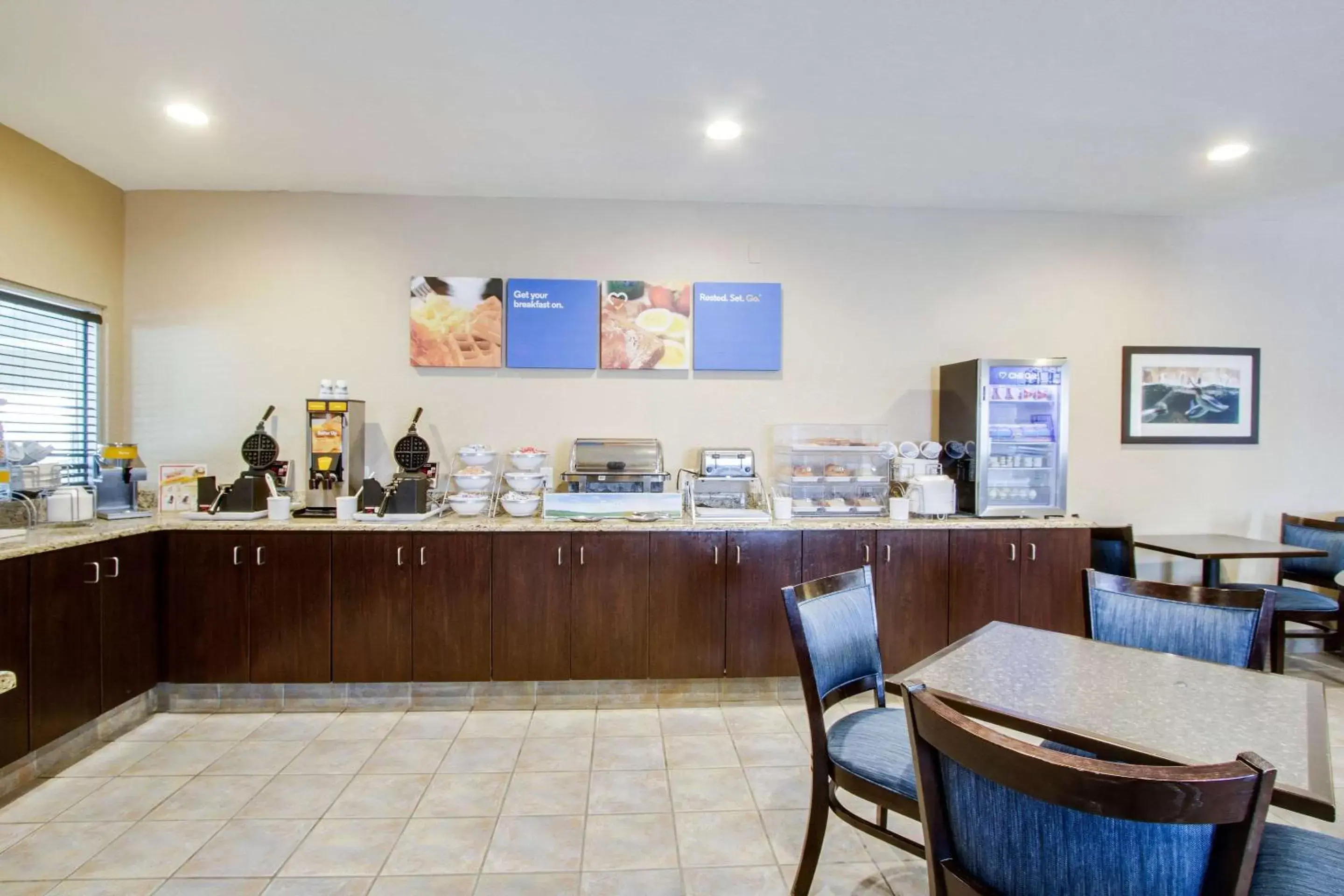 Restaurant/Places to Eat in Comfort Inn & Suites Bellevue - Omaha Offutt AFB
