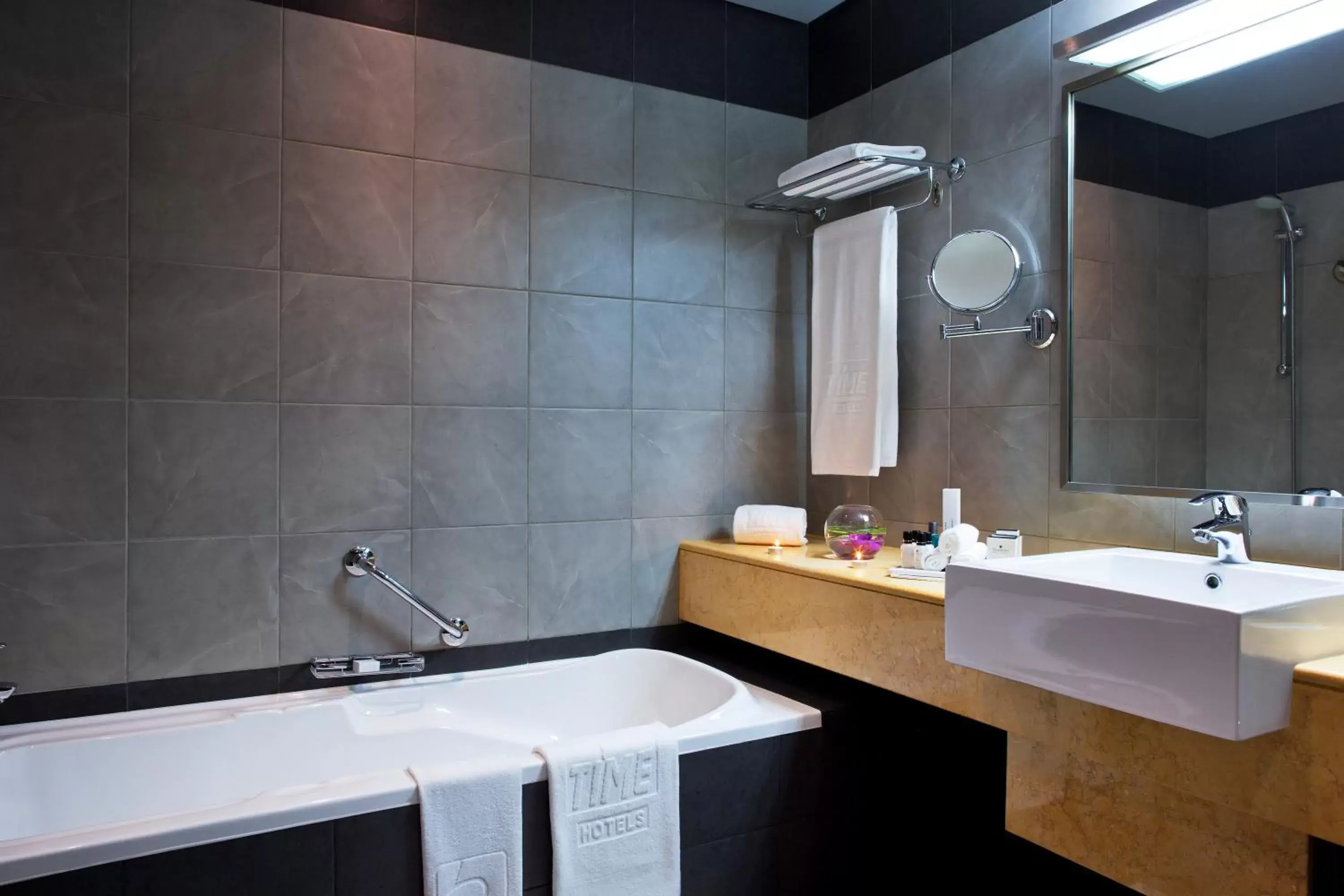 Bathroom in TIME Grand Plaza Hotel, Dubai Airport