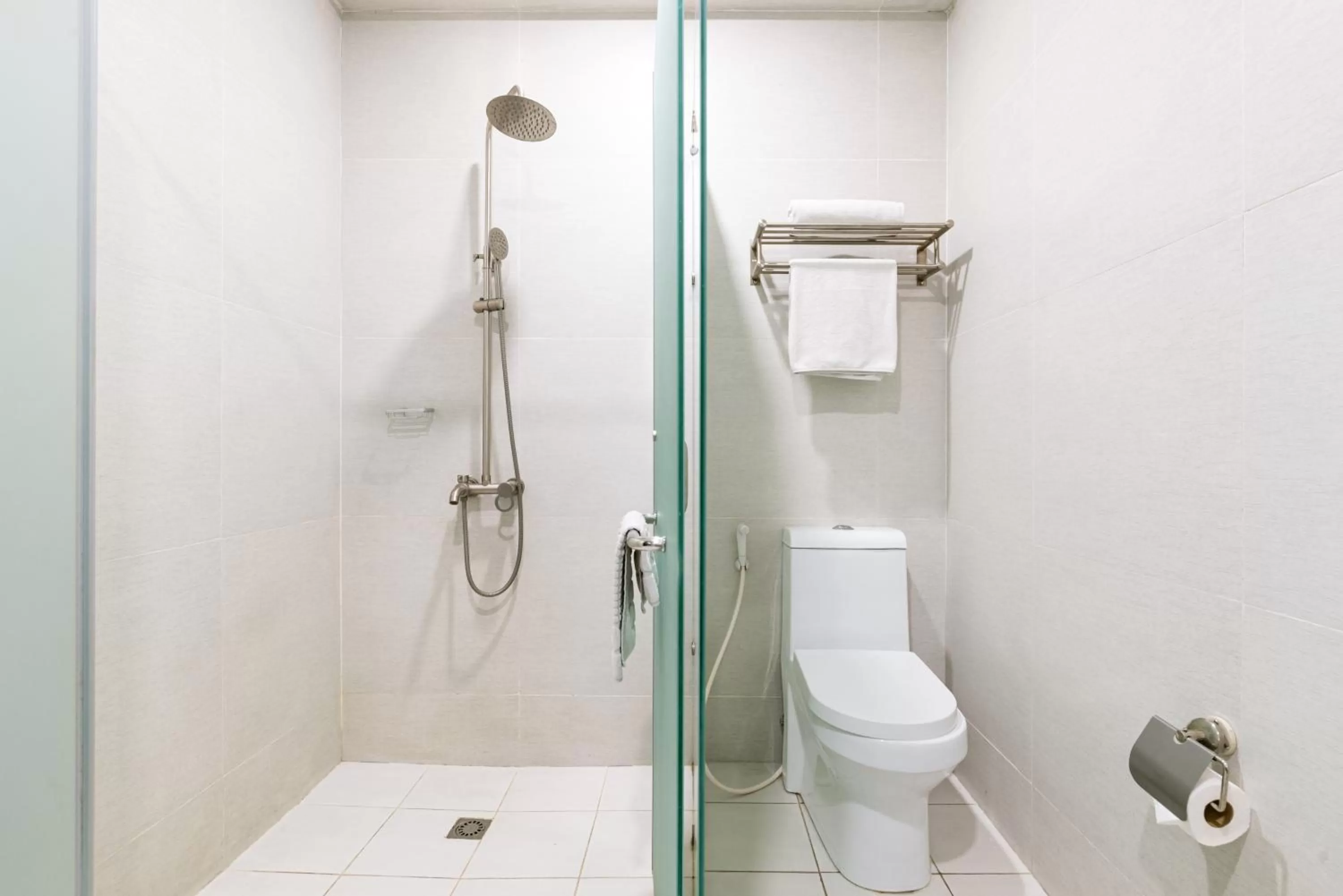 Bathroom in Artemis Place Makati Hotel