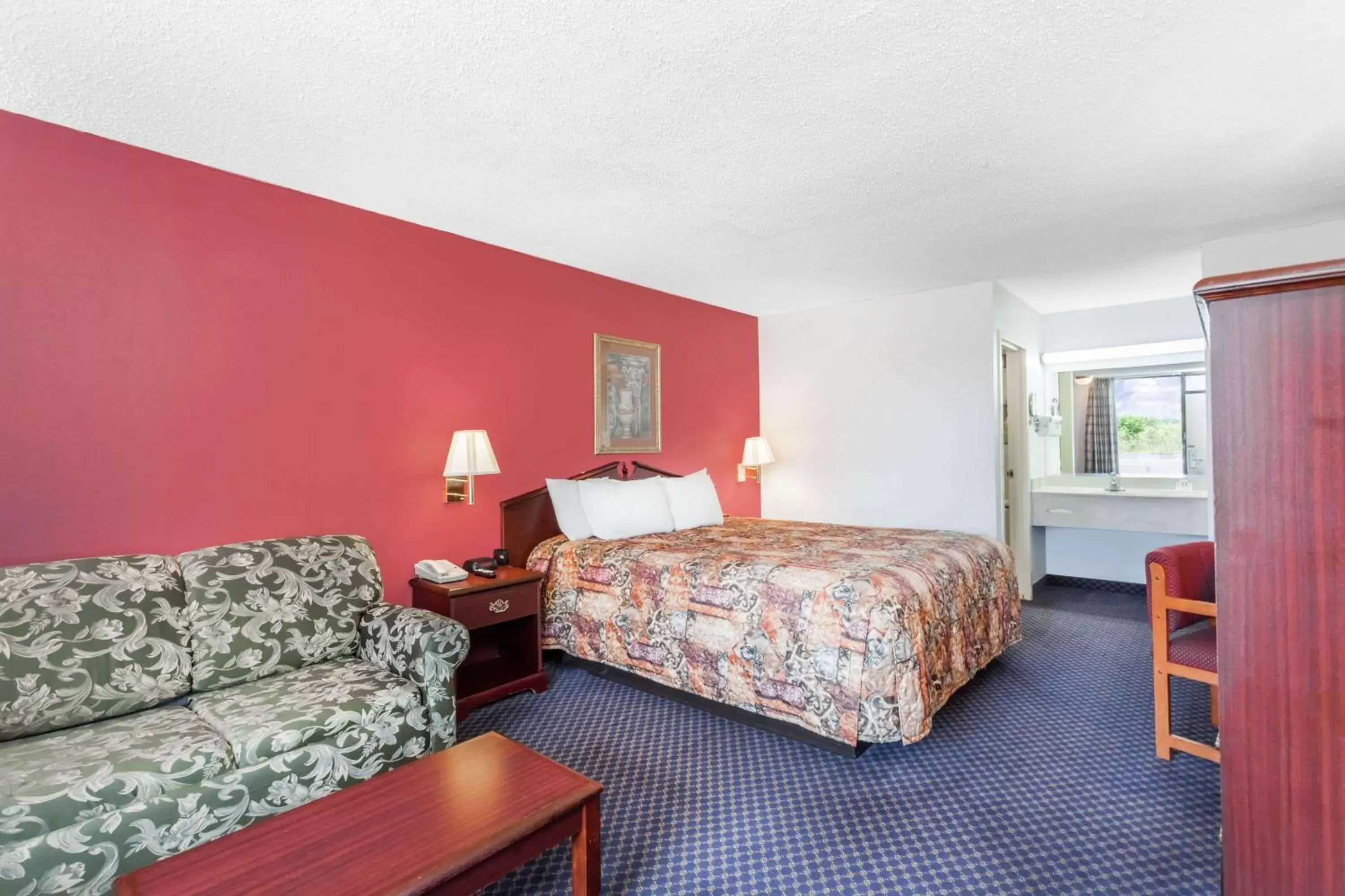 Photo of the whole room, Bed in Days Inn by Wyndham Martin