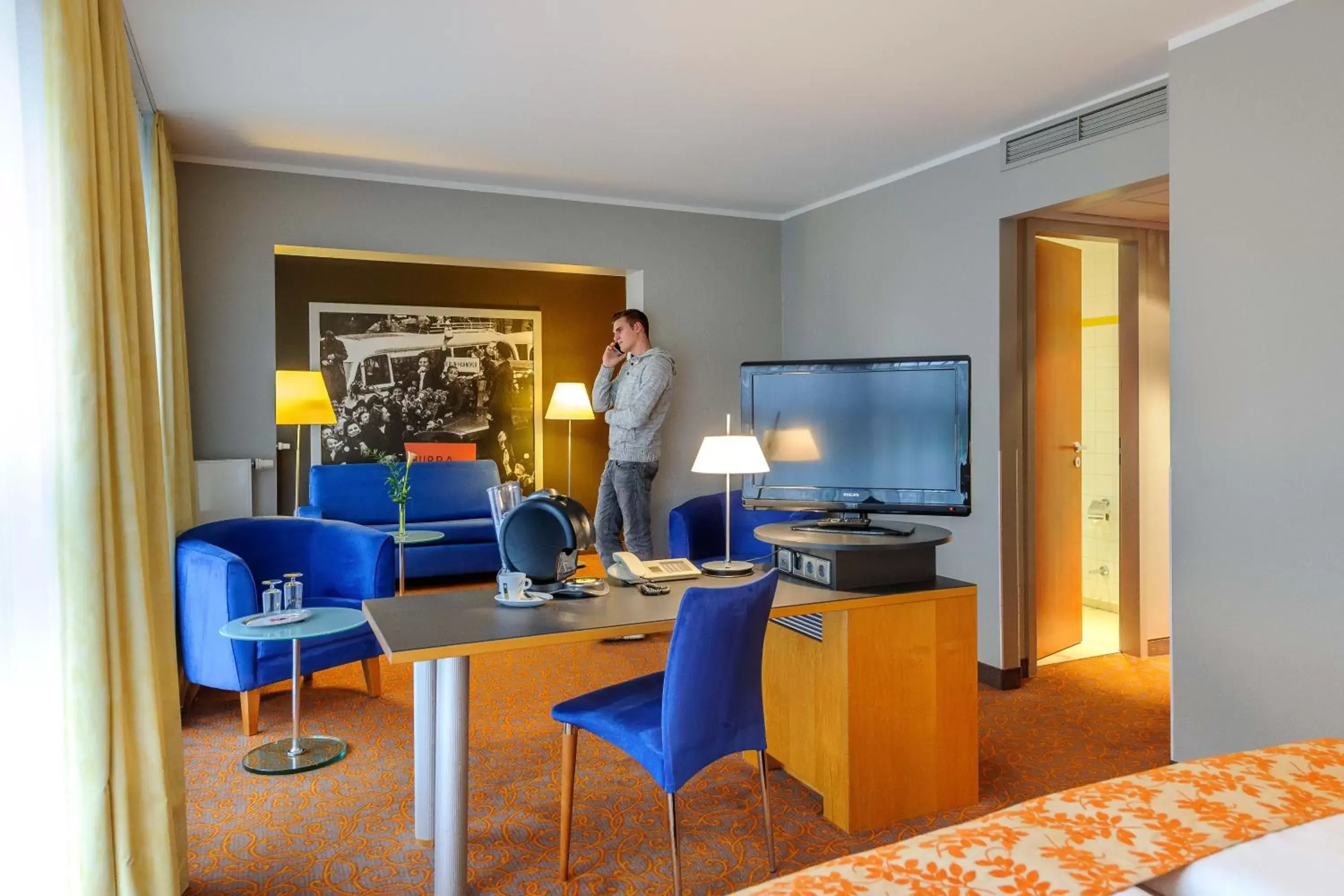 Photo of the whole room, TV/Entertainment Center in Mercure Hotel & Residenz Berlin Checkpoint Charlie