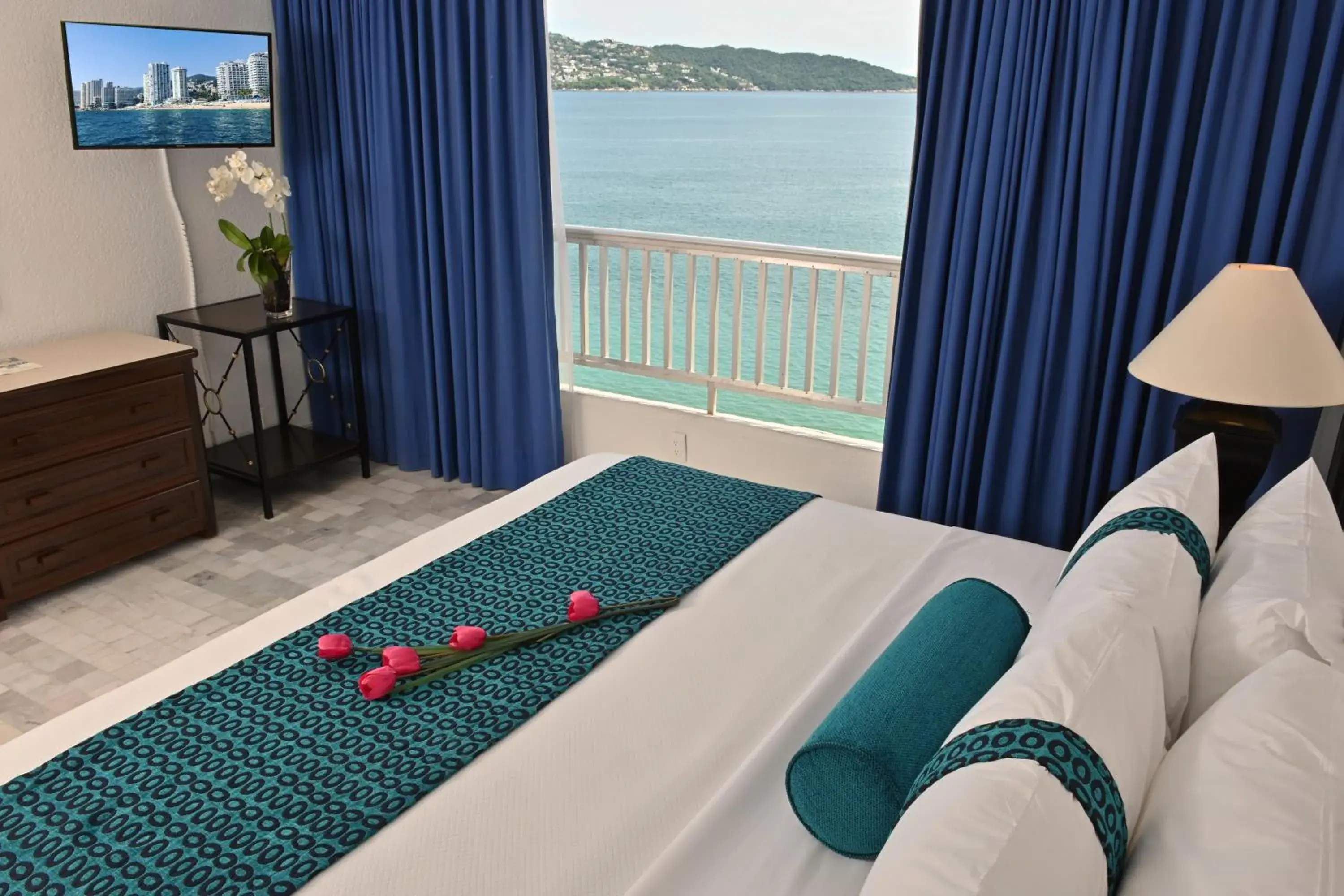 View (from property/room), Bed in Ritz Acapulco All Inclusive
