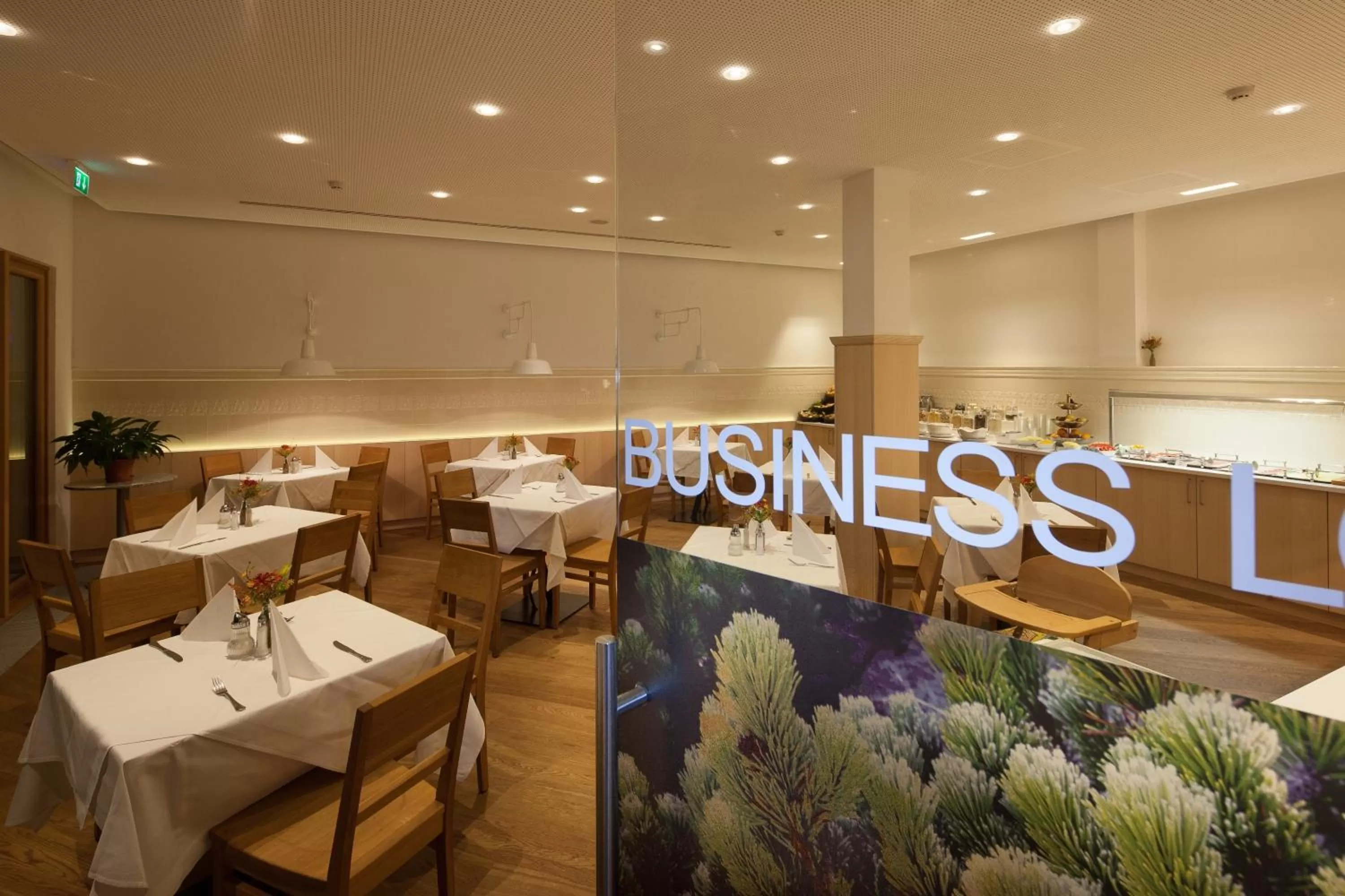 Restaurant/places to eat in Alphotel Innsbruck