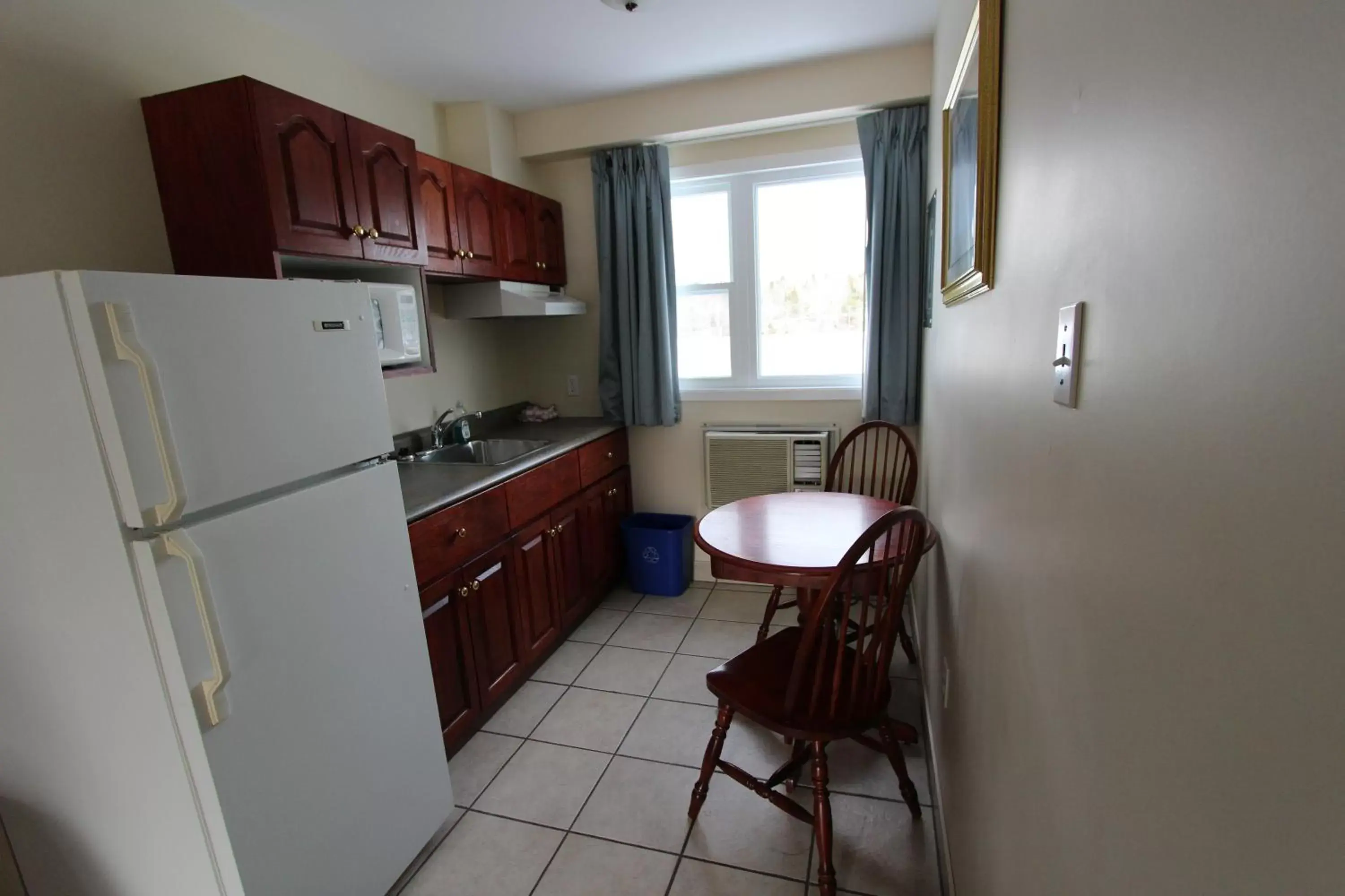 Kitchen or kitchenette, Kitchen/Kitchenette in Stardust Motel - Timberlea