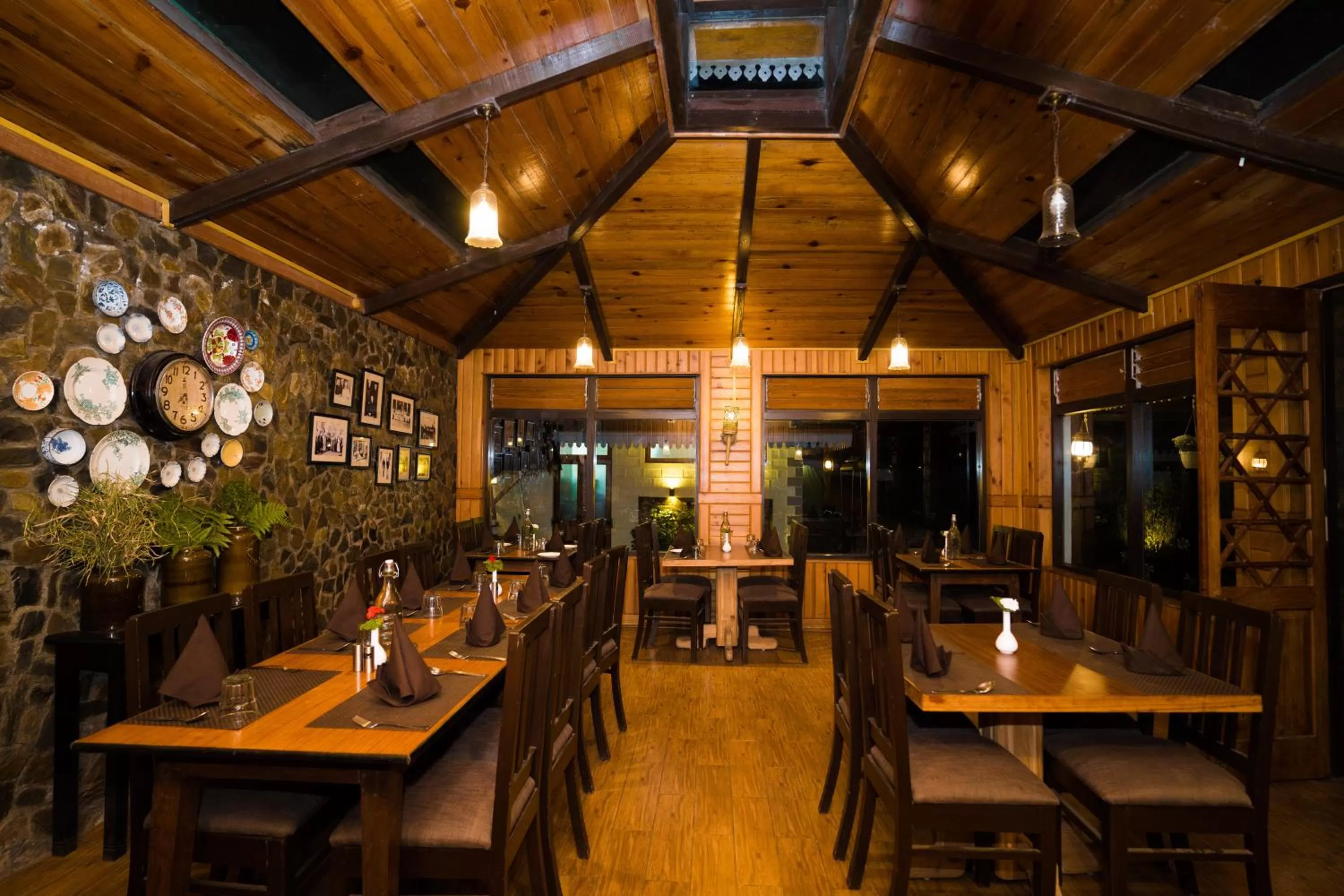 Restaurant/places to eat in Bhikampur Lodge By Nine Hotels