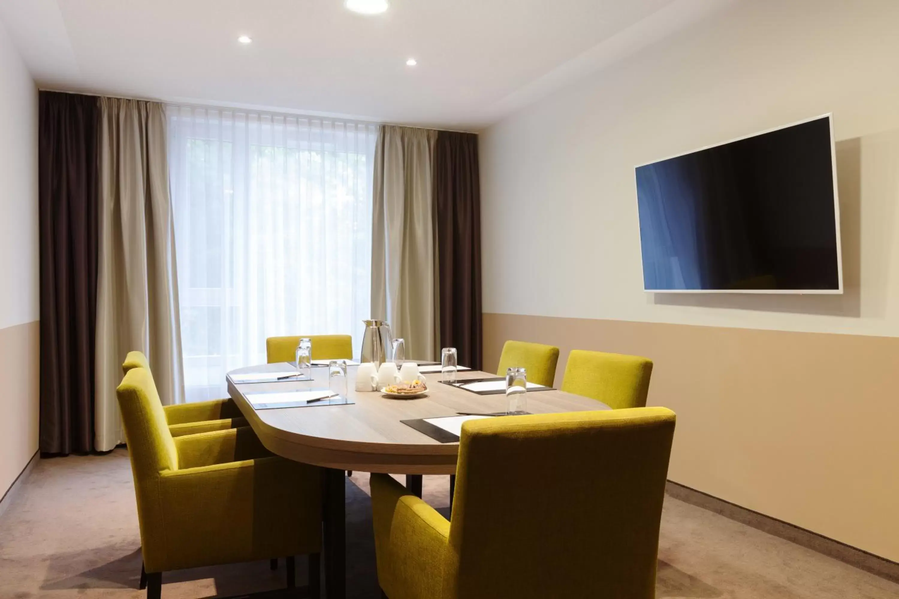 Meeting/conference room, TV/Entertainment Center in Steigenberger Parkhotel Braunschweig