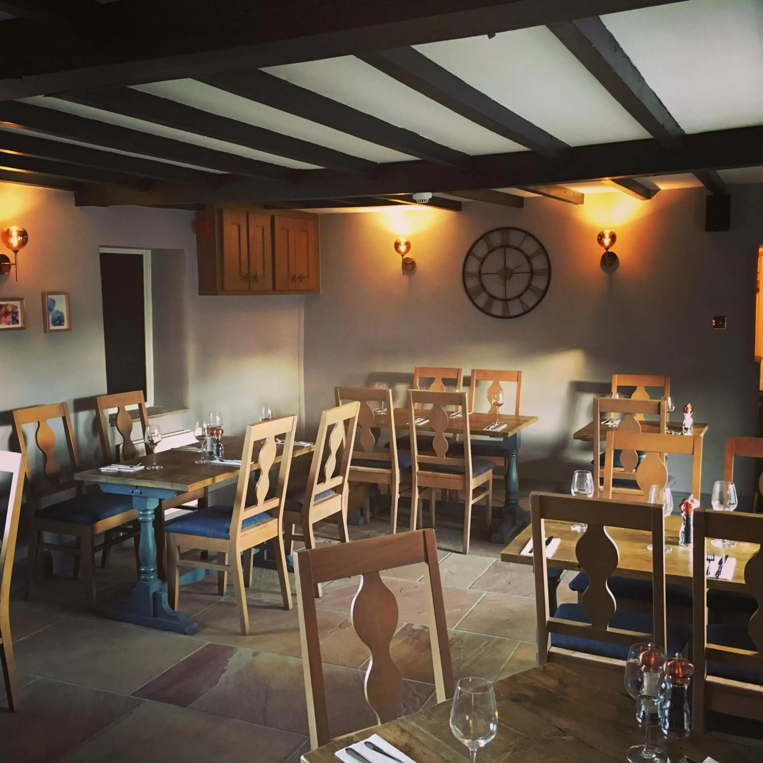 Restaurant/Places to Eat in The Greyhound Inn