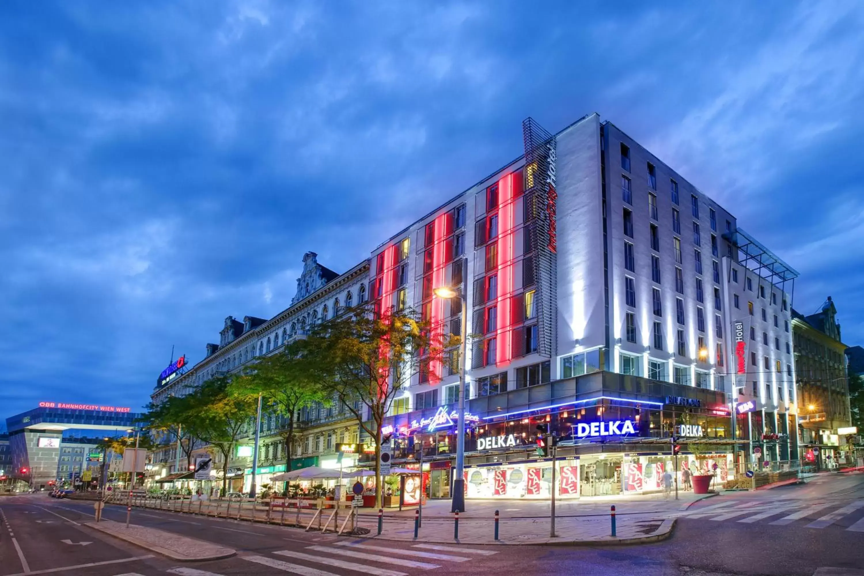 Facade/entrance in IntercityHotel Wien