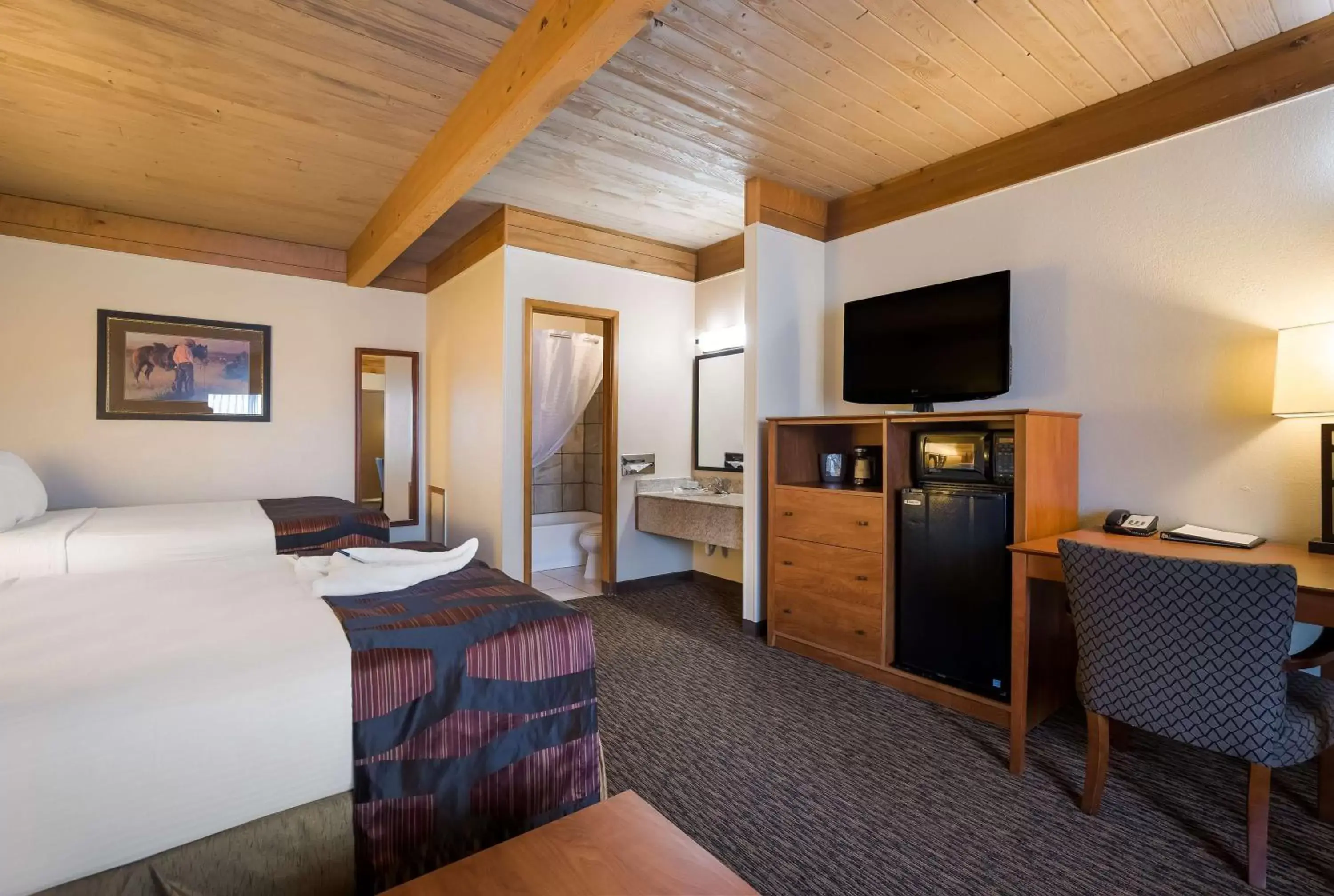 Bedroom, TV/Entertainment Center in Best Western Plains Motel