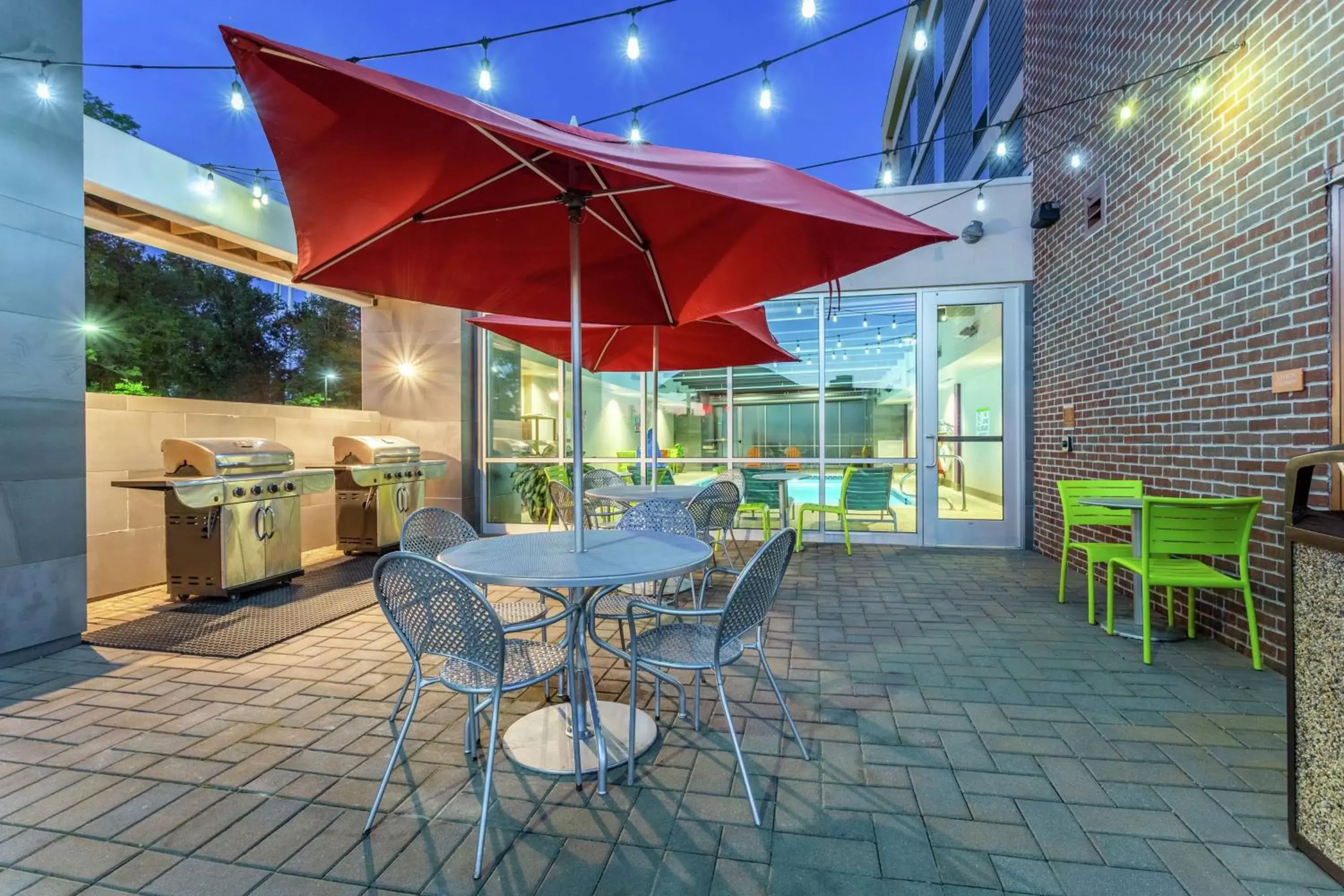 Patio, Restaurant/Places to Eat in Home2 Suites Dover