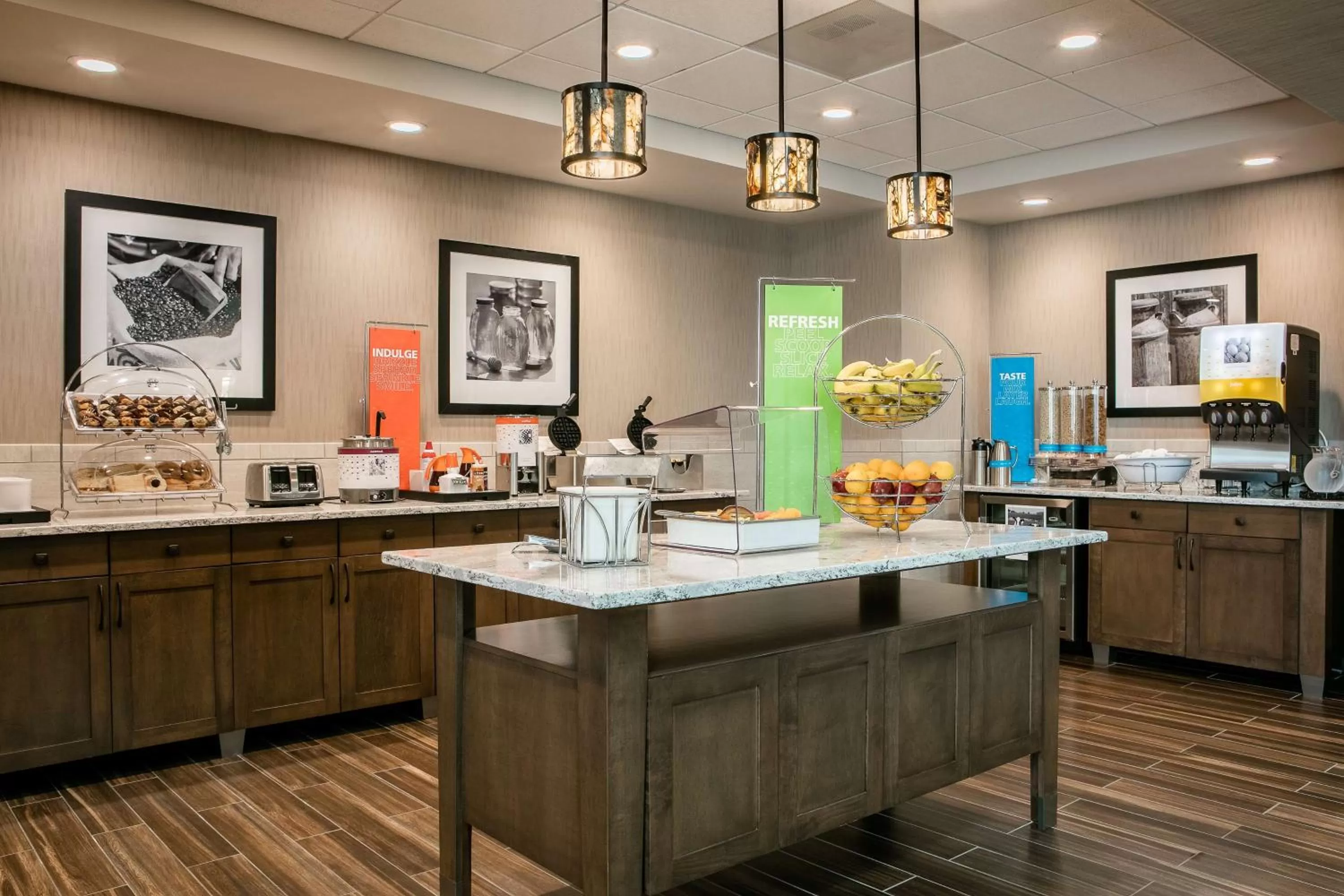 Restaurant/places to eat in Hampton Inn & Suites Mason City, IA