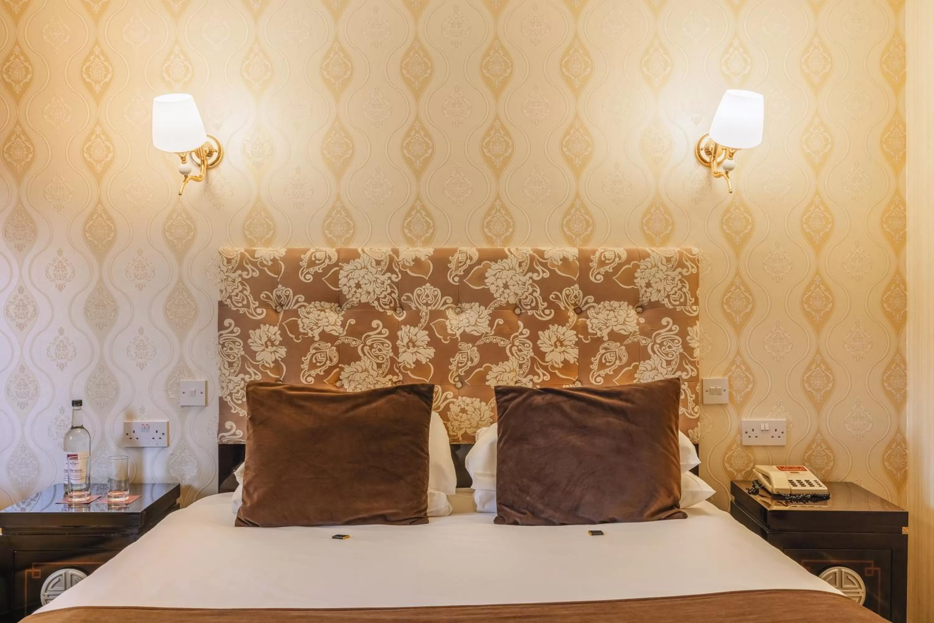 Bed in Muthu Belstead Brook Hotel