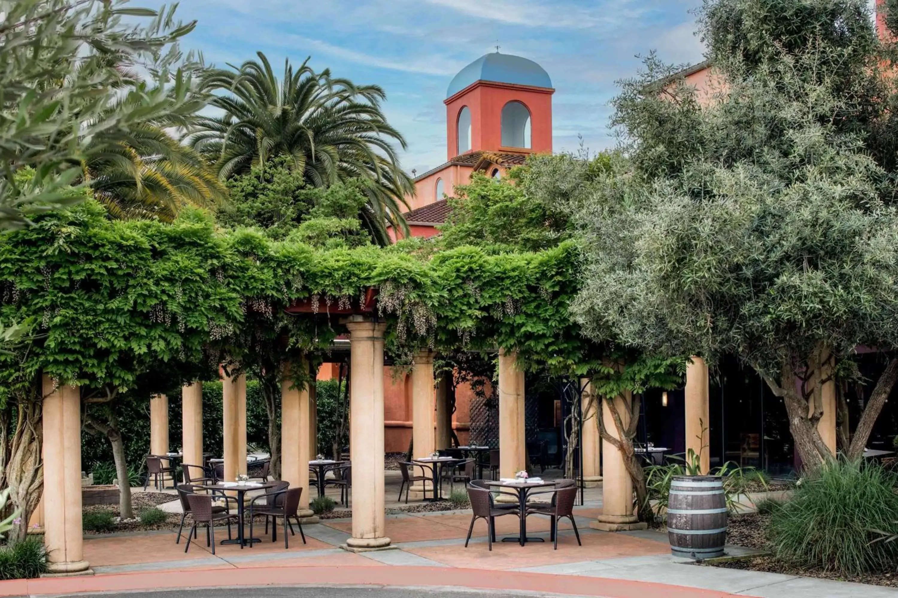 Restaurant/places to eat, Property Building in DoubleTree by Hilton Sonoma Wine Country