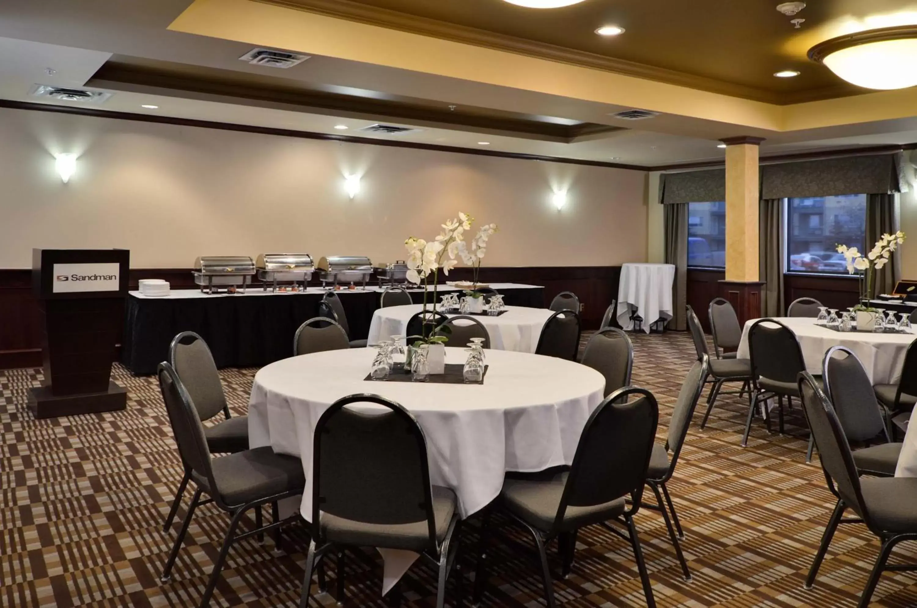 Meeting/conference room, Restaurant/Places to Eat in Sandman Hotel Grande Prairie