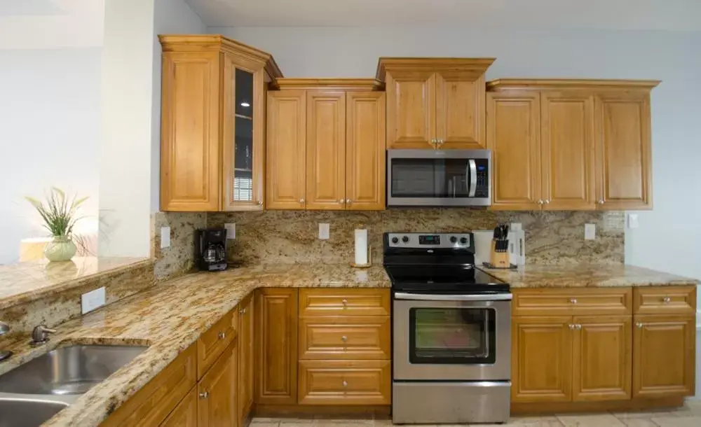 Kitchen or kitchenette, Kitchen/Kitchenette in Vistalmar Beach Resort