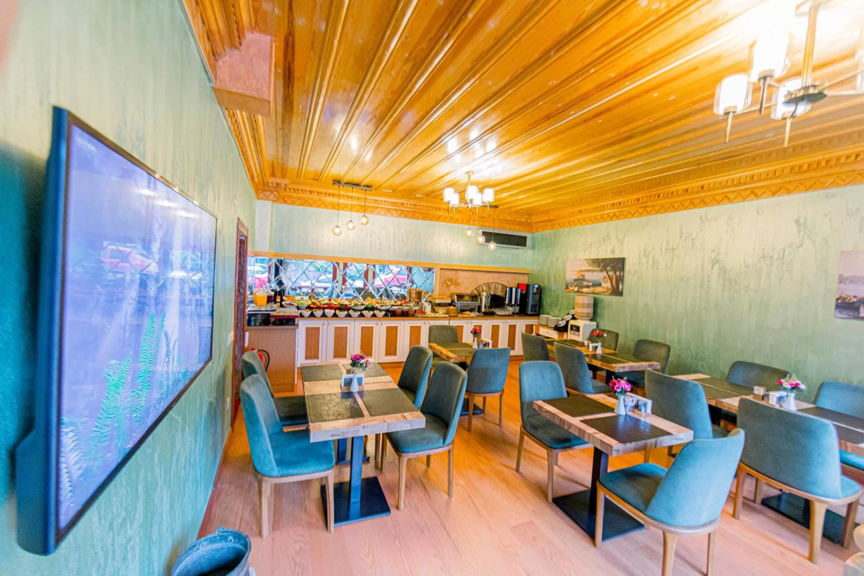 Restaurant/places to eat in Acacia Mansion Hotel