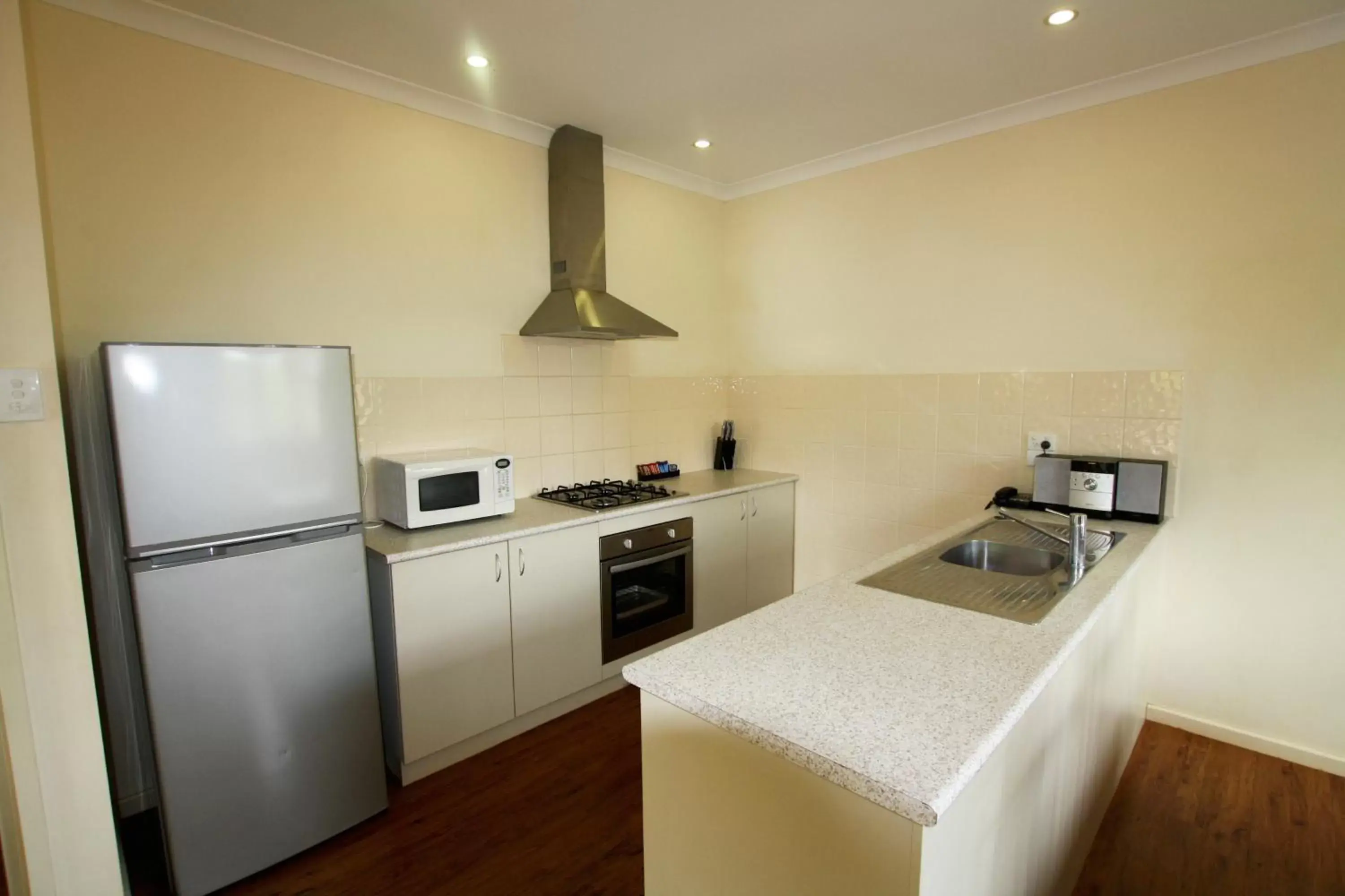 Kitchen or kitchenette, Kitchen/Kitchenette in Kimberley Hotel