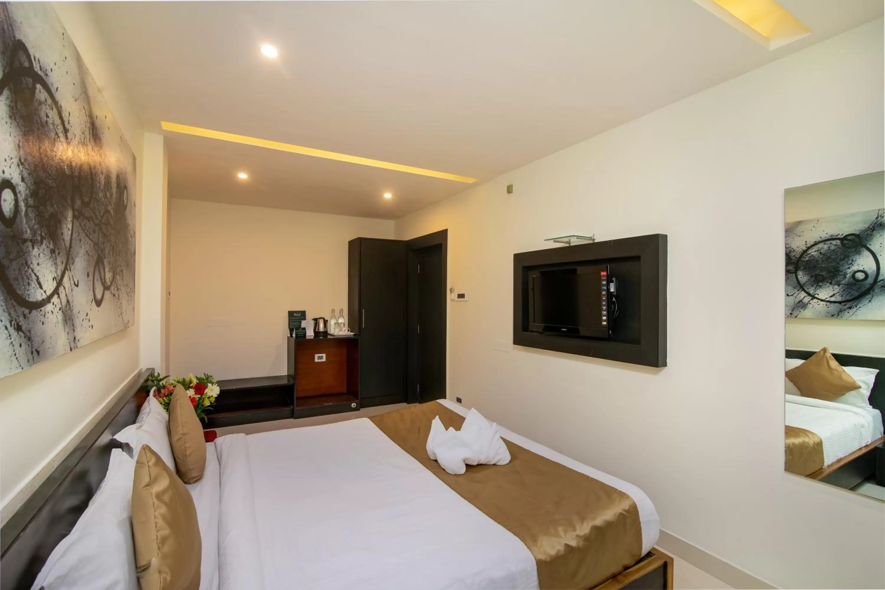 Bed in Muscatel Yavachi - 400 Mts from MG Marg