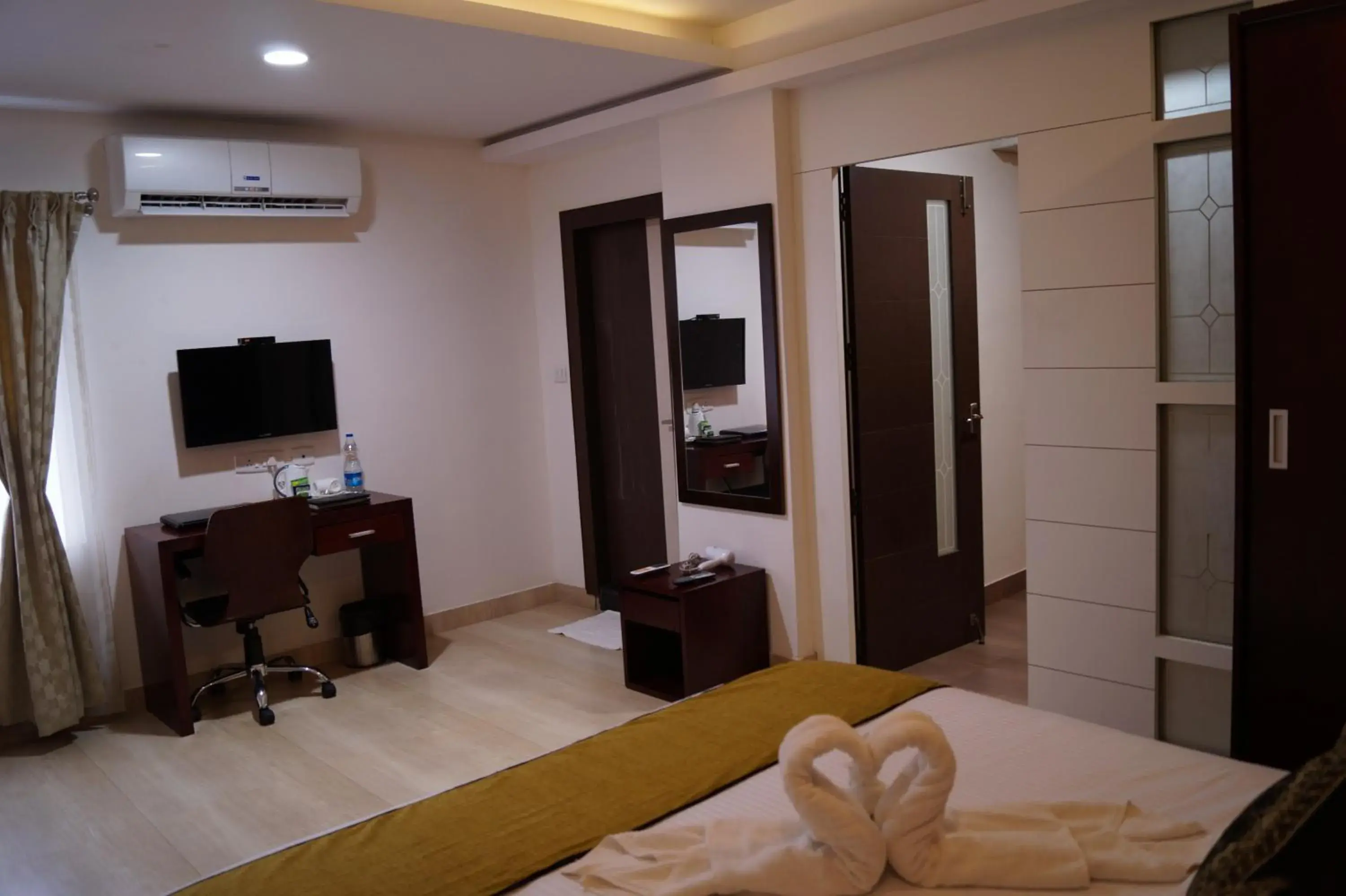 TV and multimedia, TV/Entertainment Center in Hotel Winsar Park