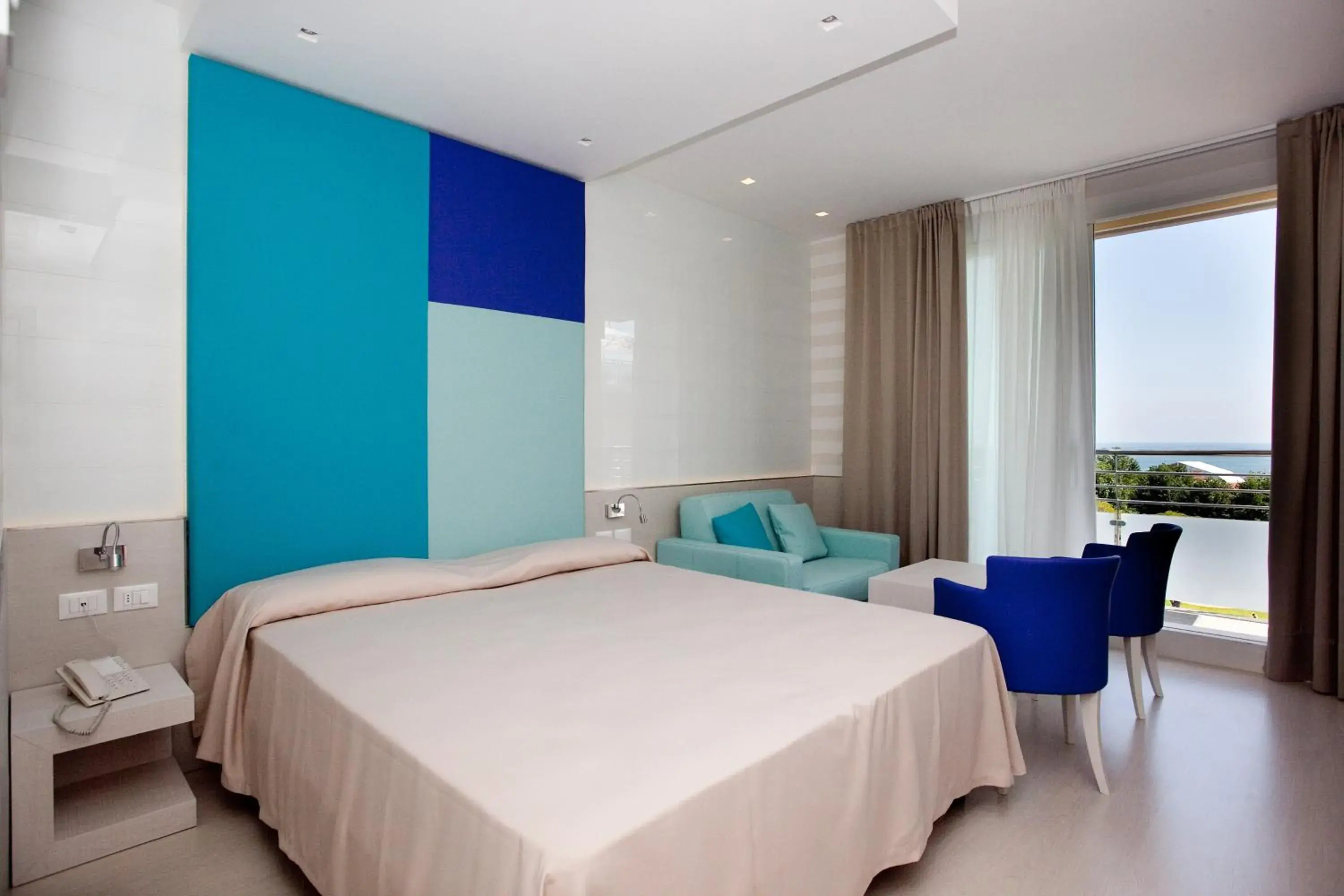 Bedroom, Bed in Hotel Colombo