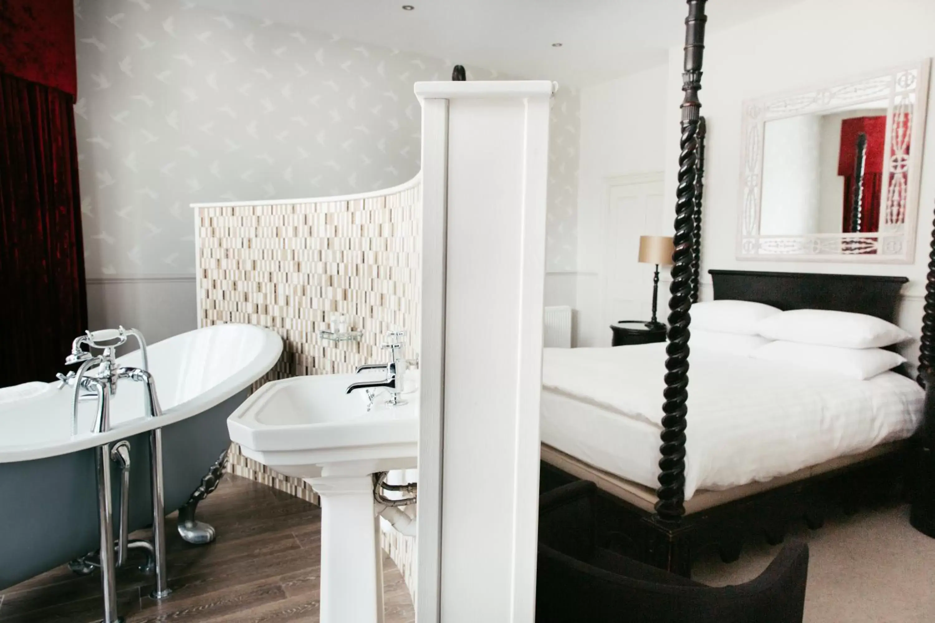 Bedroom, Bathroom in Crown Hotel
