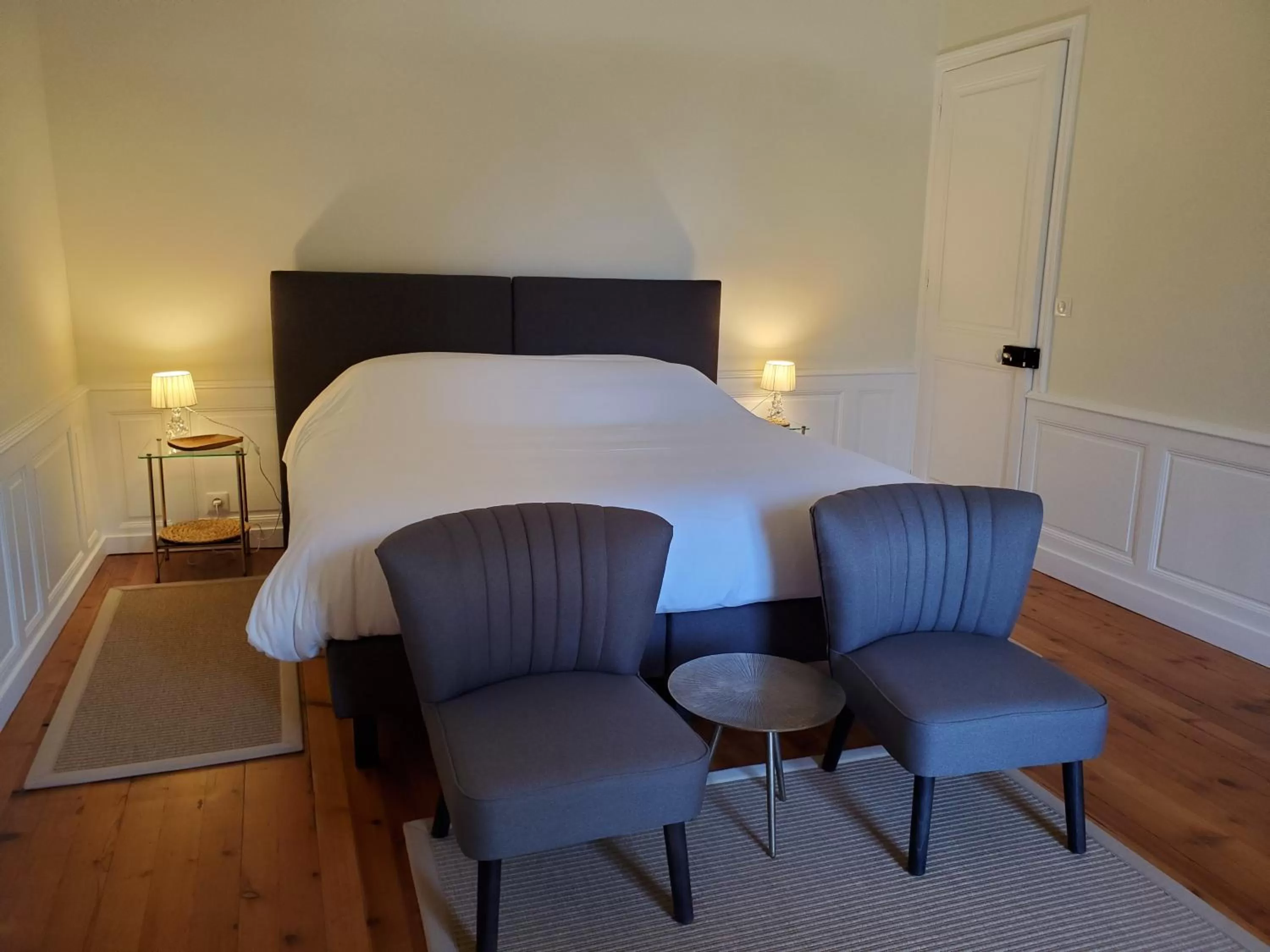 Photo of the whole room, Bed in Logis des Tourelles