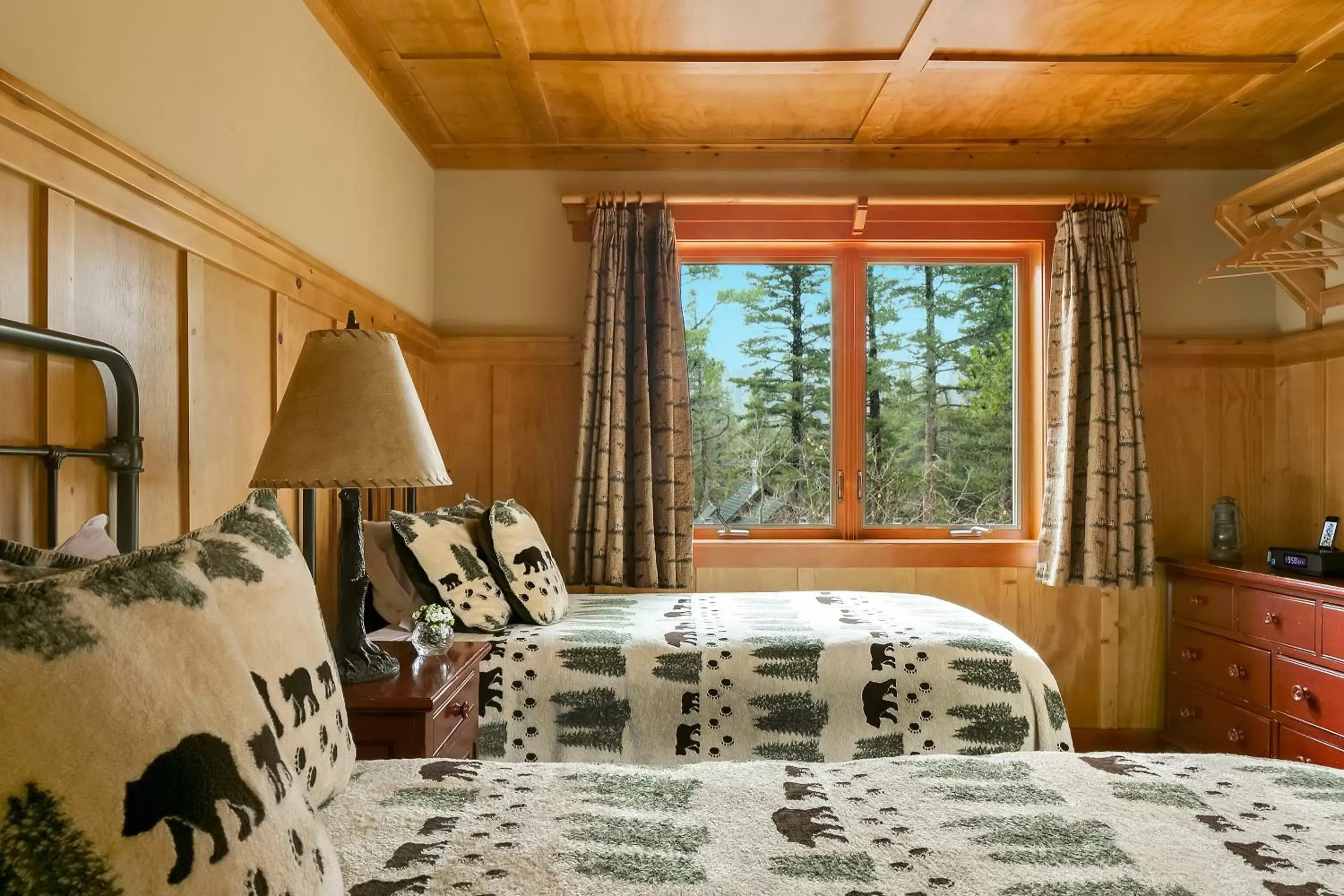 Bedroom, Bed in Tamarack Lodge