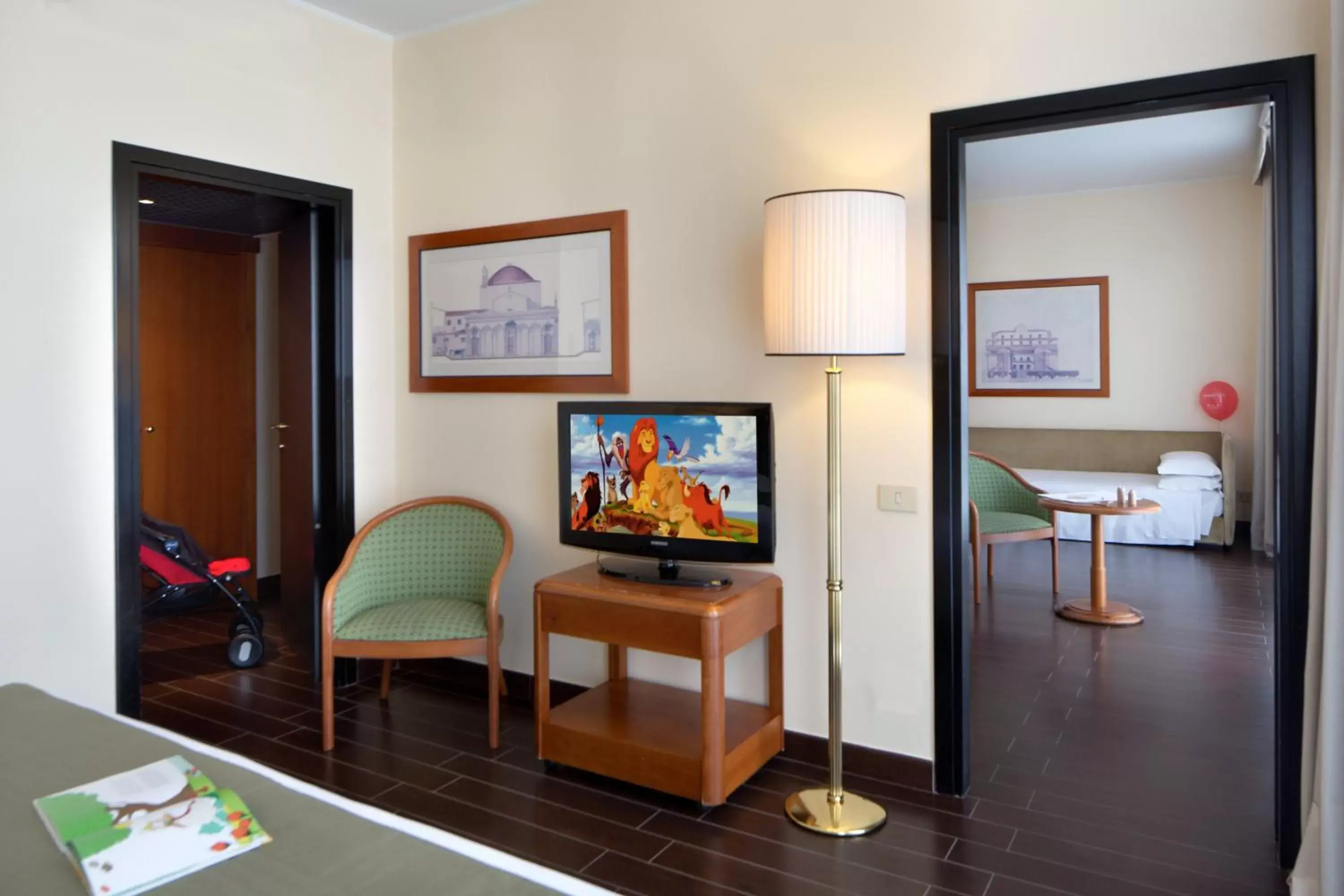 Living room, TV/Entertainment Center in Starhotels Business Palace