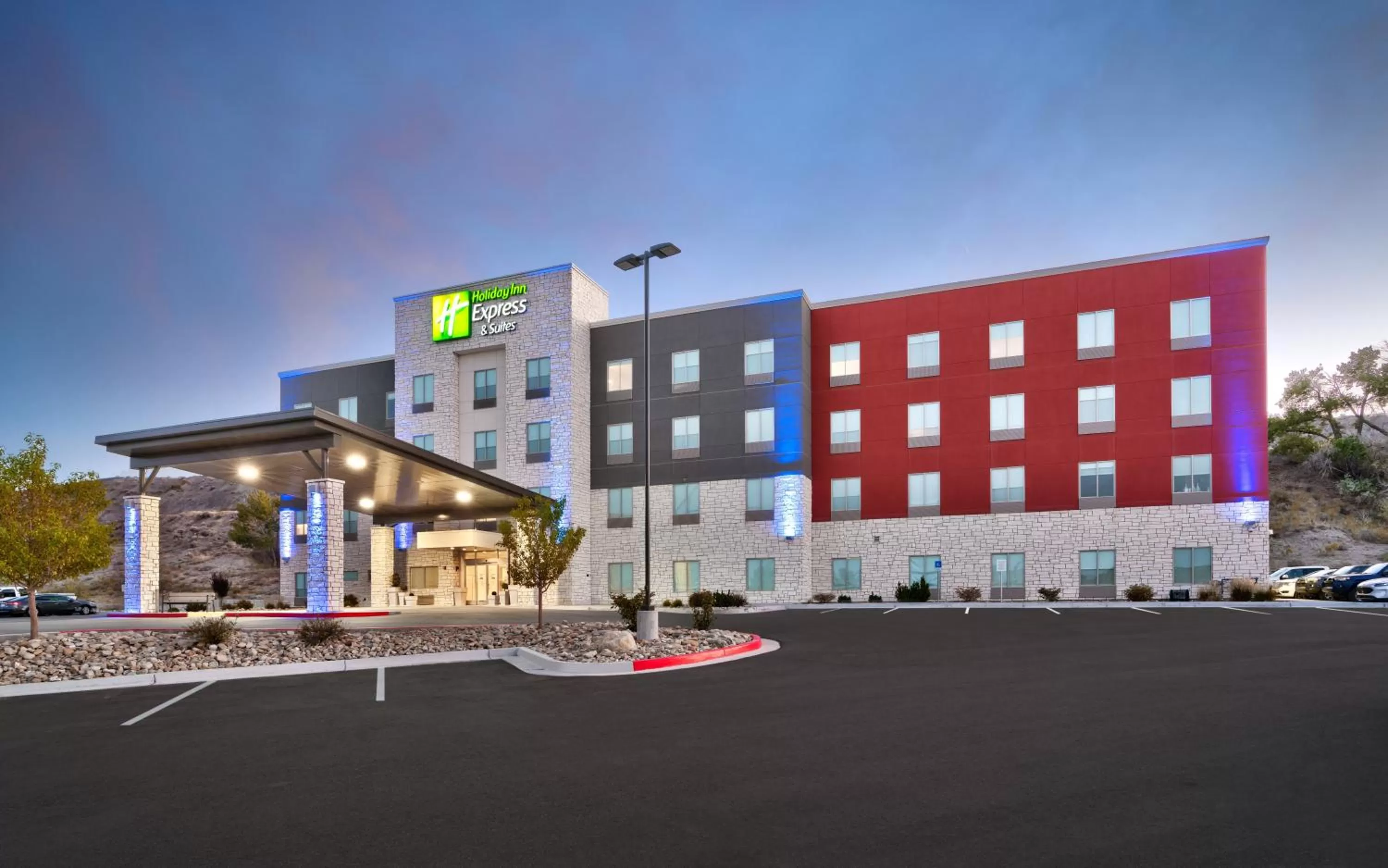 Property building in Holiday Inn Express & Suites Price by IHG