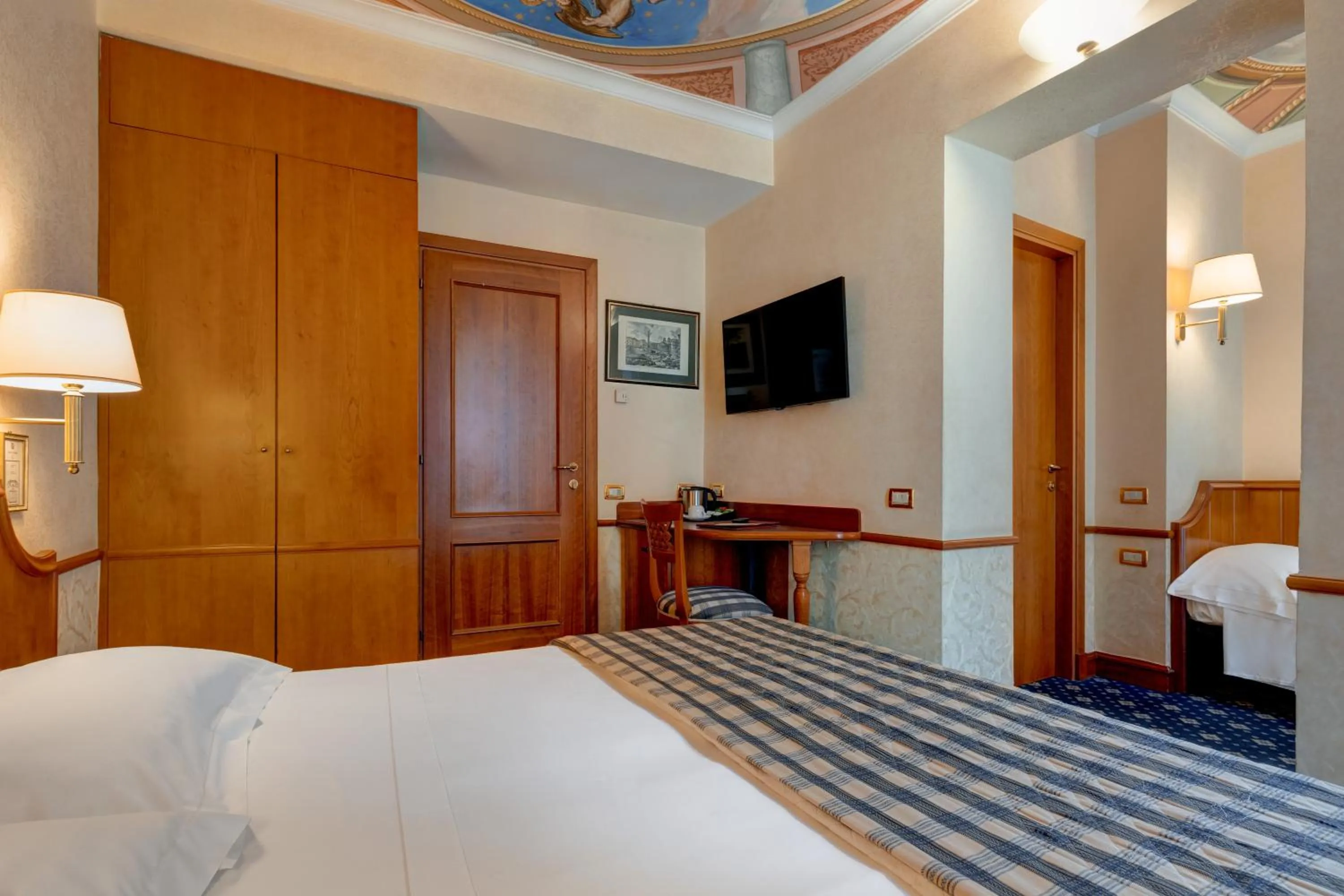 Photo of the whole room, Bed in Hotel Amalfi