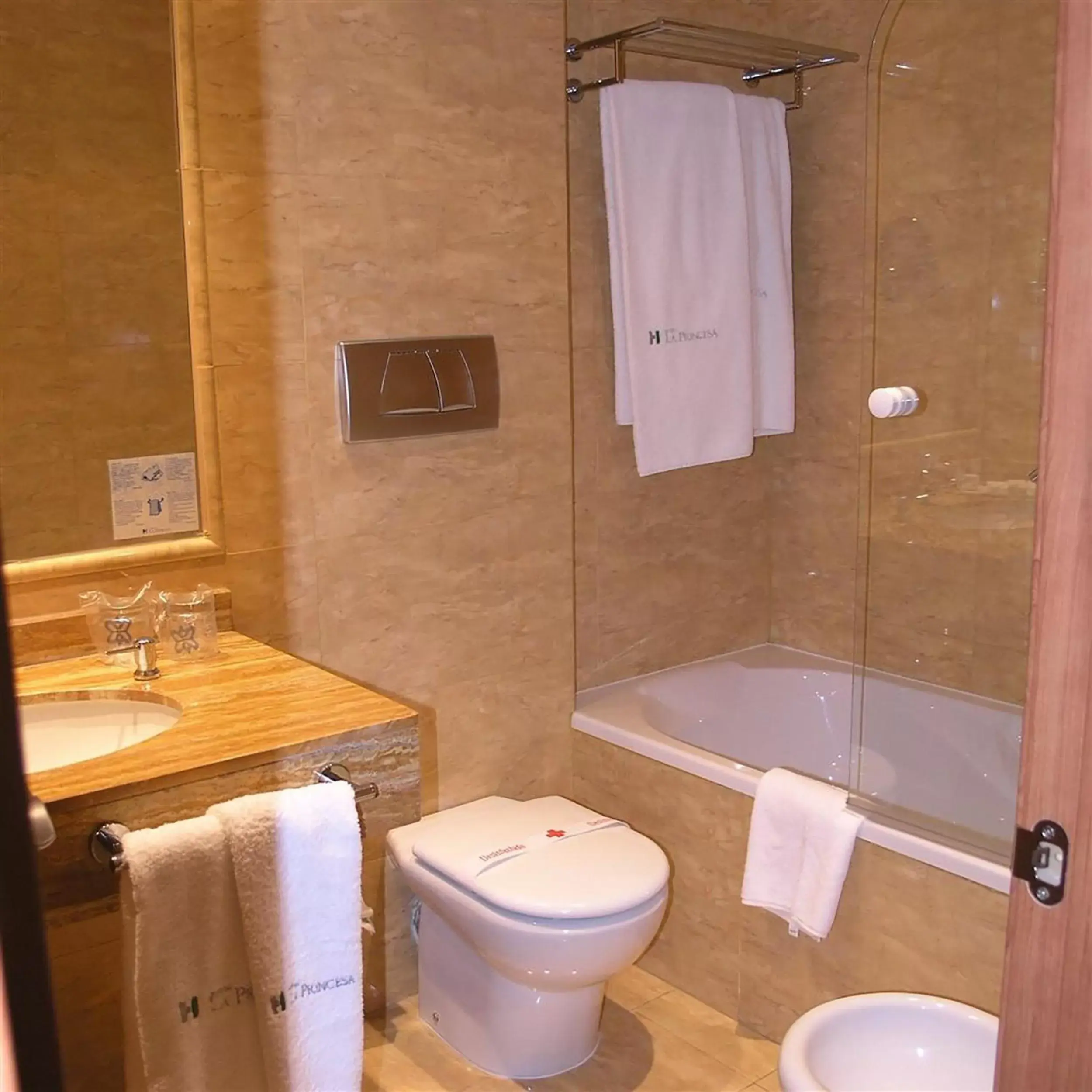 Bathroom in Sercotel La Princesa