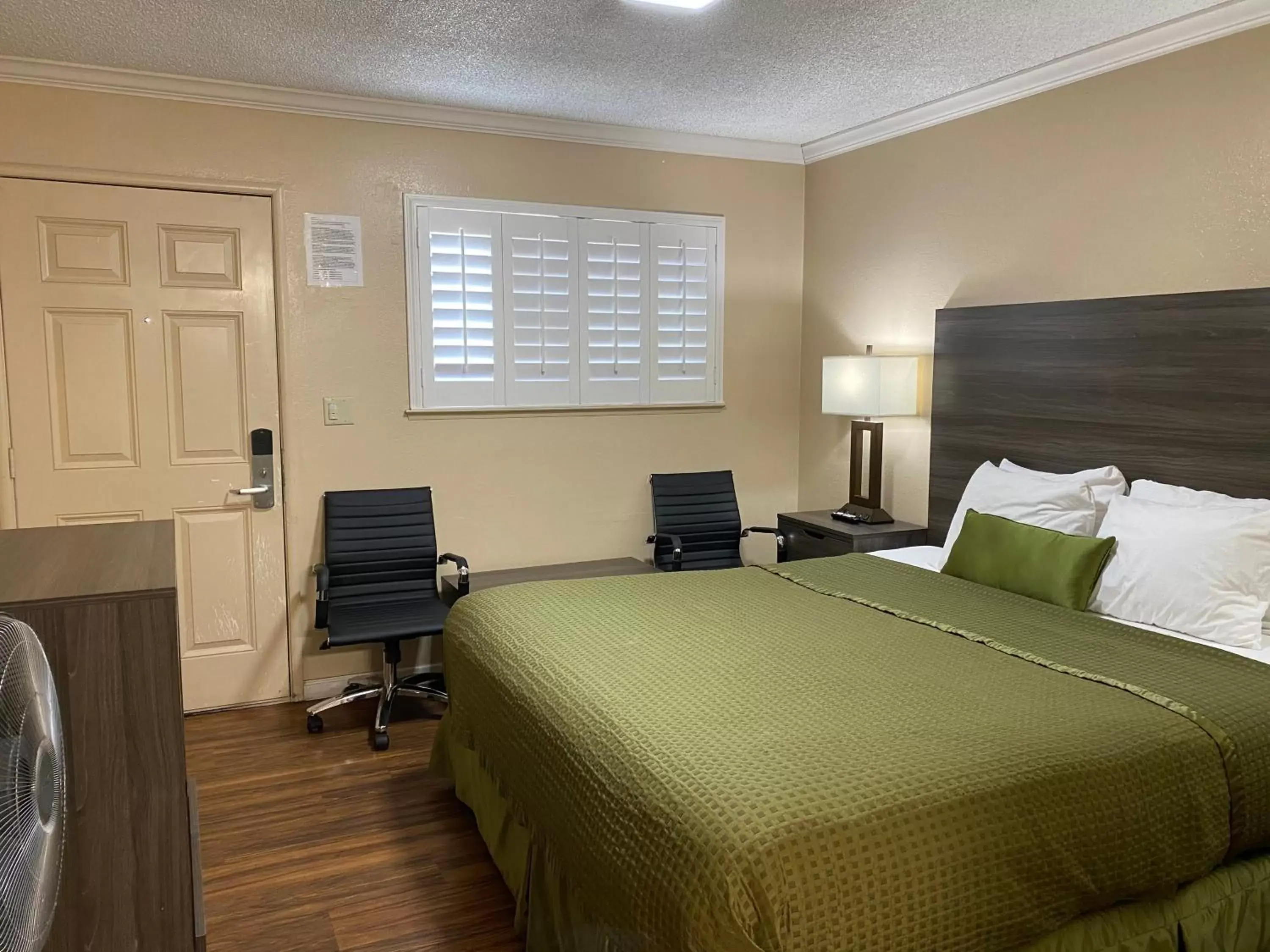 Photo of the whole room, Bed in Holland Inn & Suites