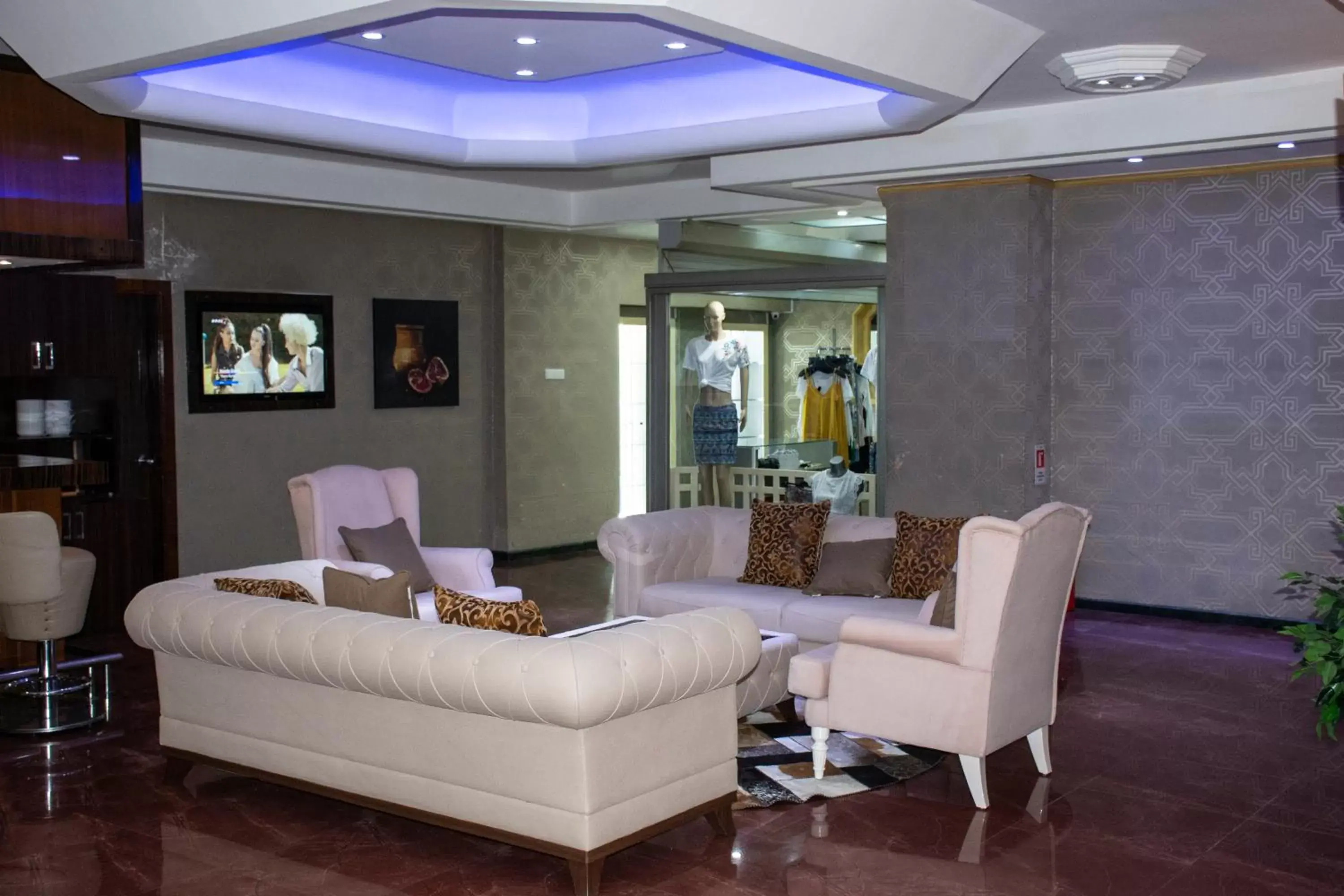 Living room, Lobby/Reception in Hermanos Hotel