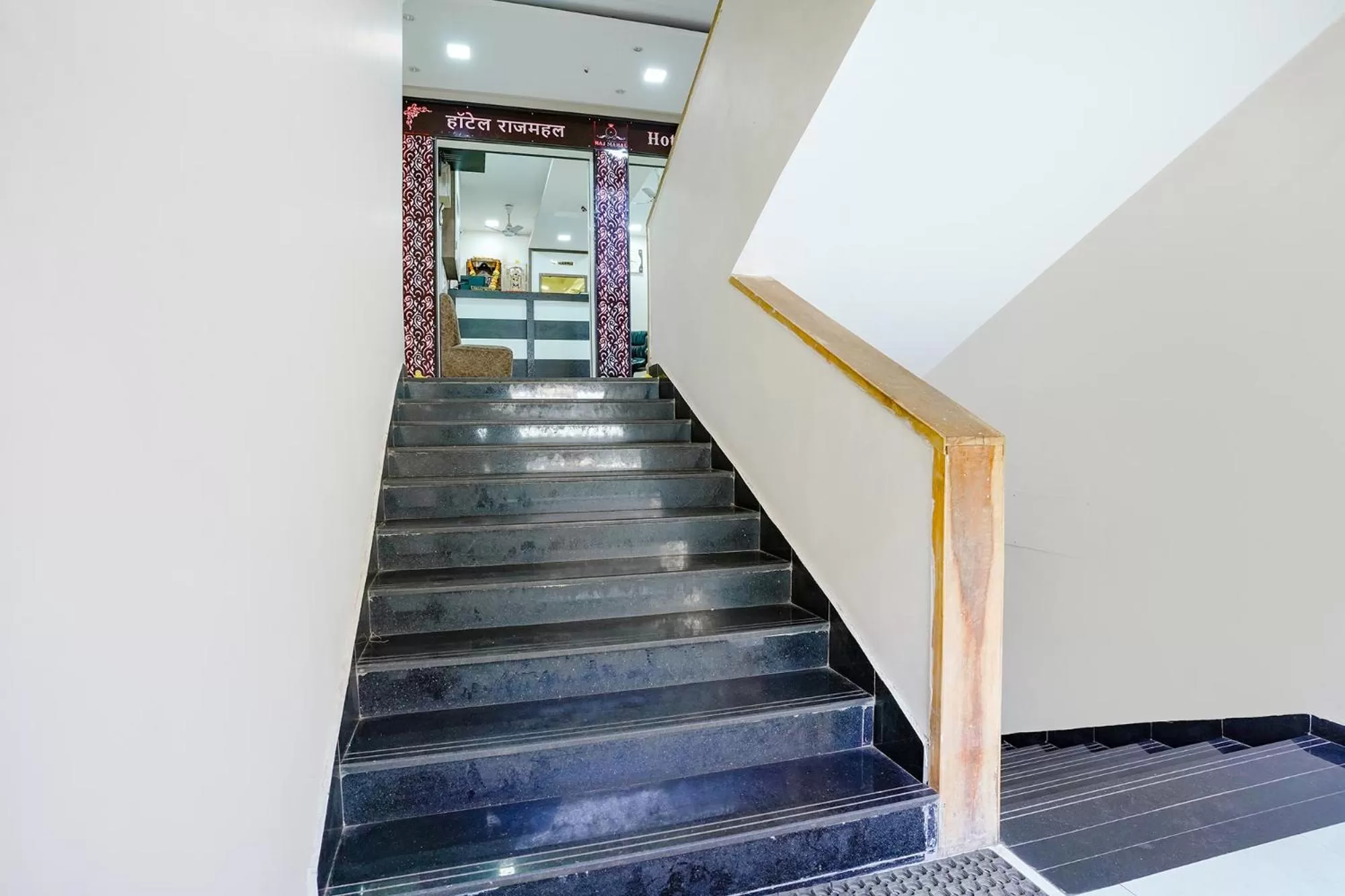 Lobby or reception in FabExpress Rajmahal