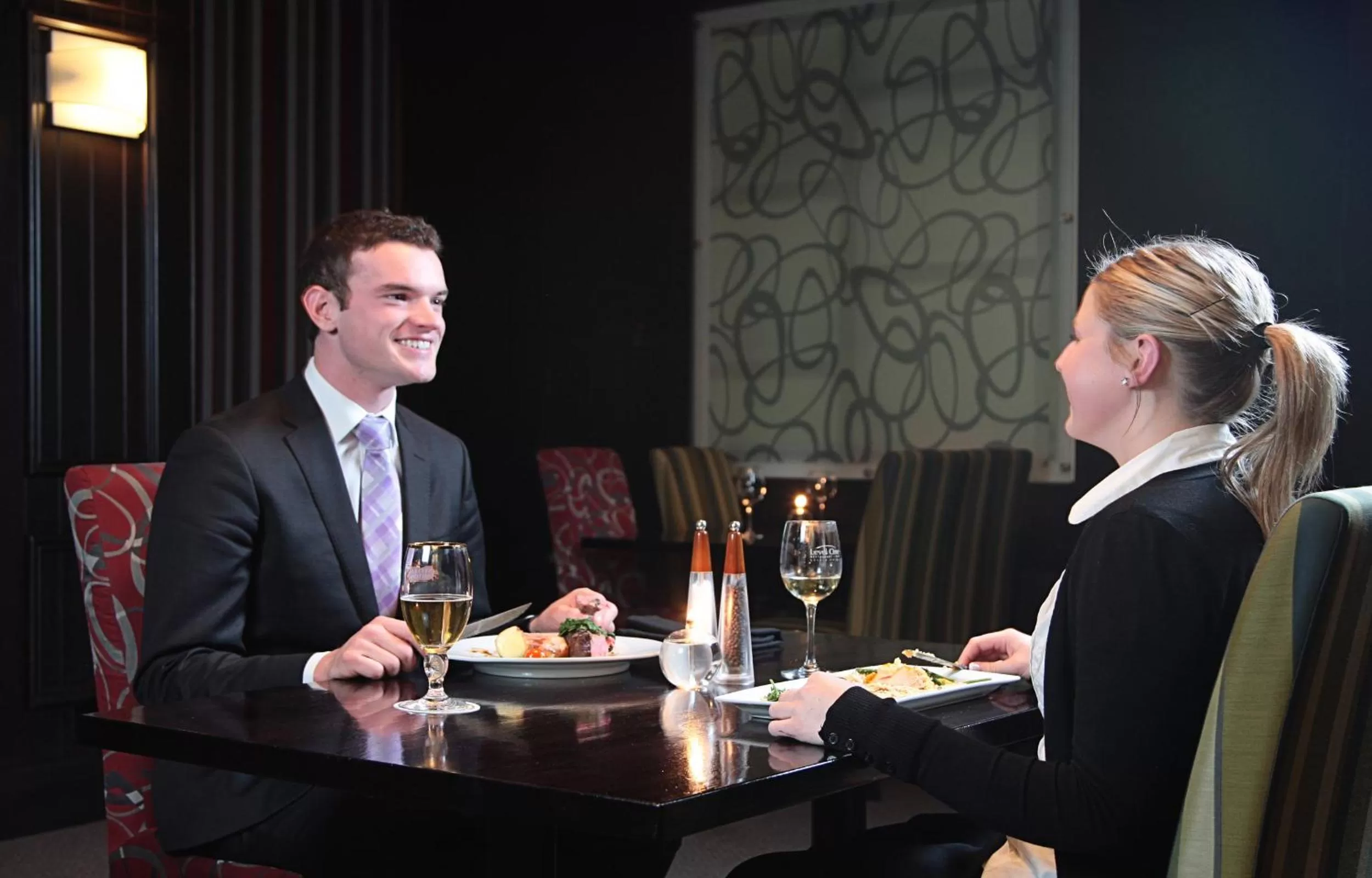 Restaurant/places to eat in Kelvin Hotel