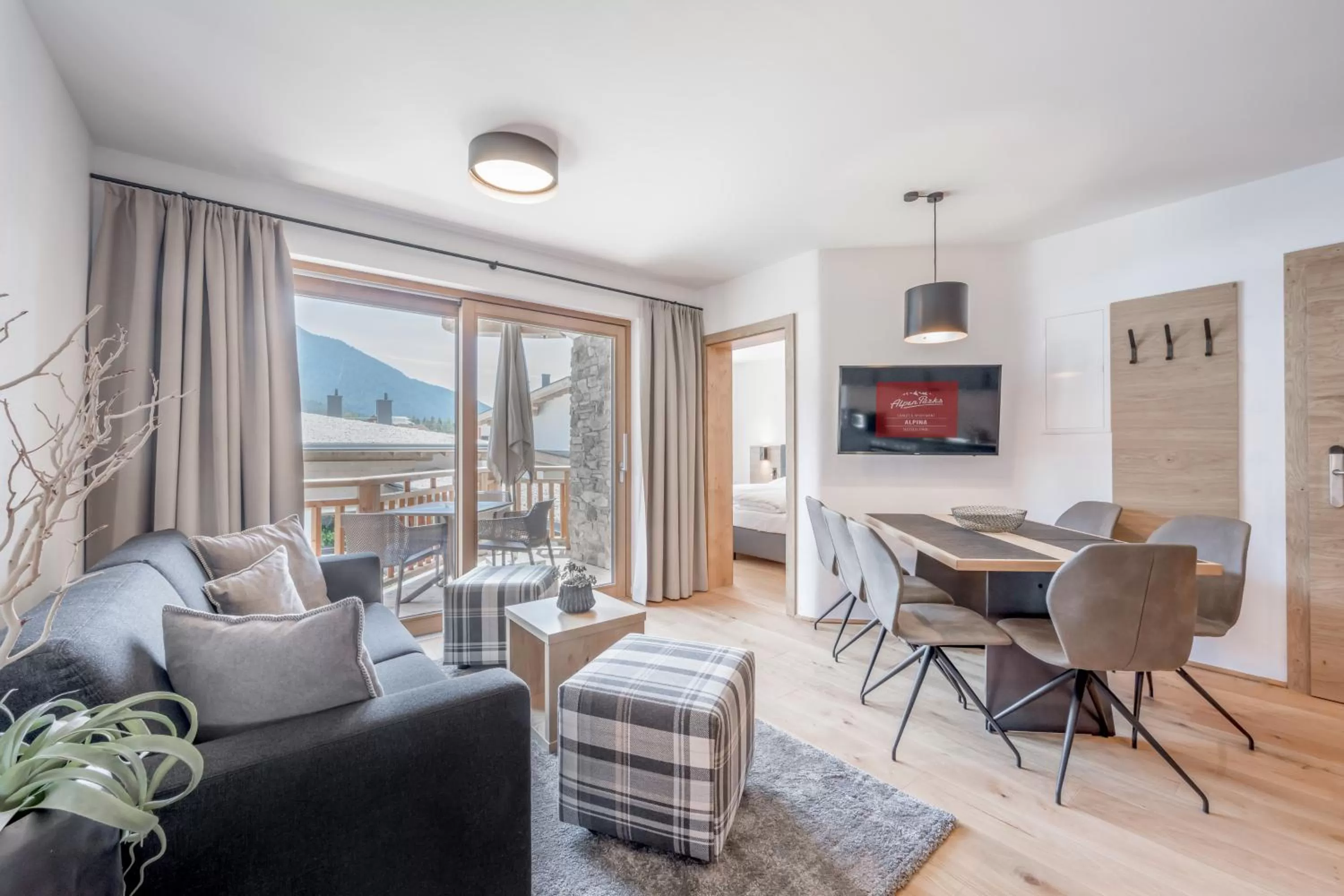TV and multimedia in AlpenParks Chalet & Apartment Alpina Seefeld