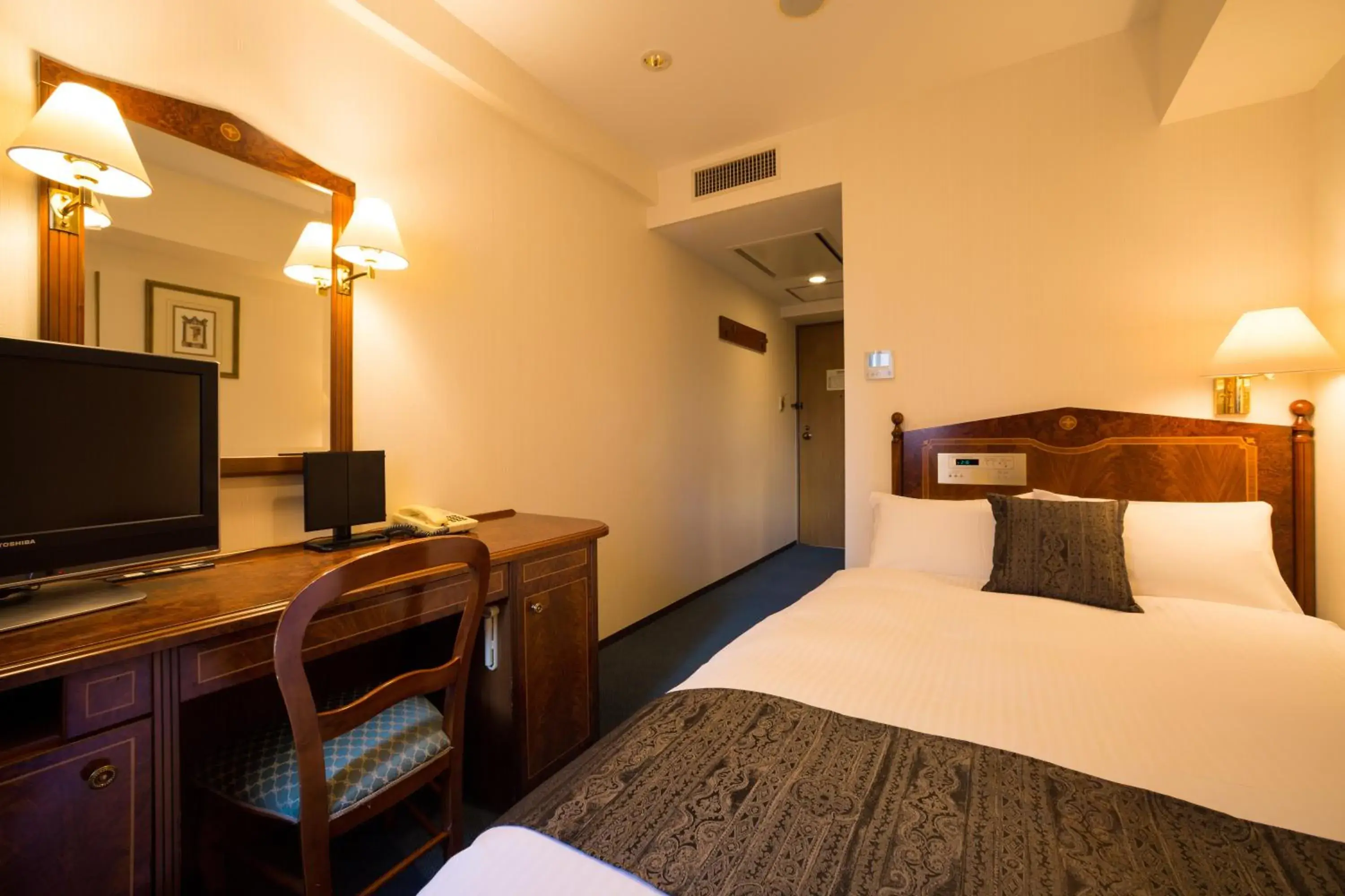 Bedroom, Bed in Dukes Hotel Hakata