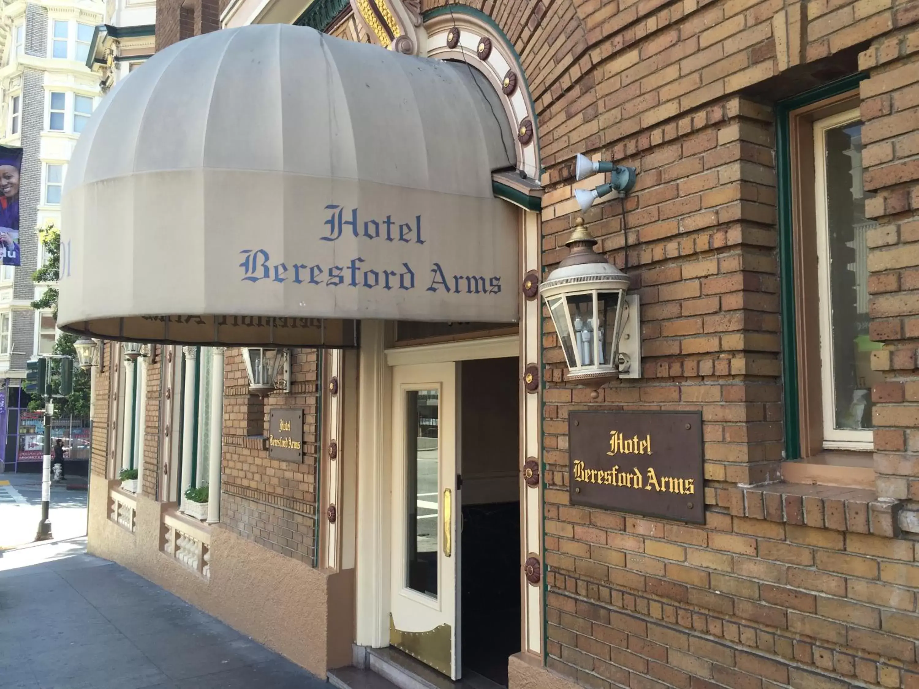 Facade/entrance in Beresford Arms