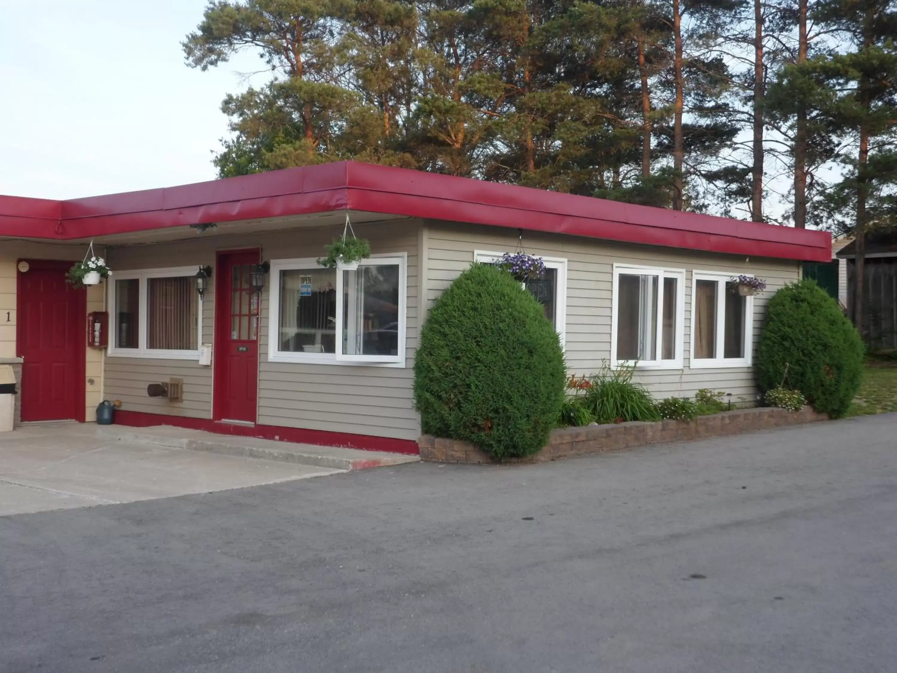 Property Building in The Silver Birch Motel