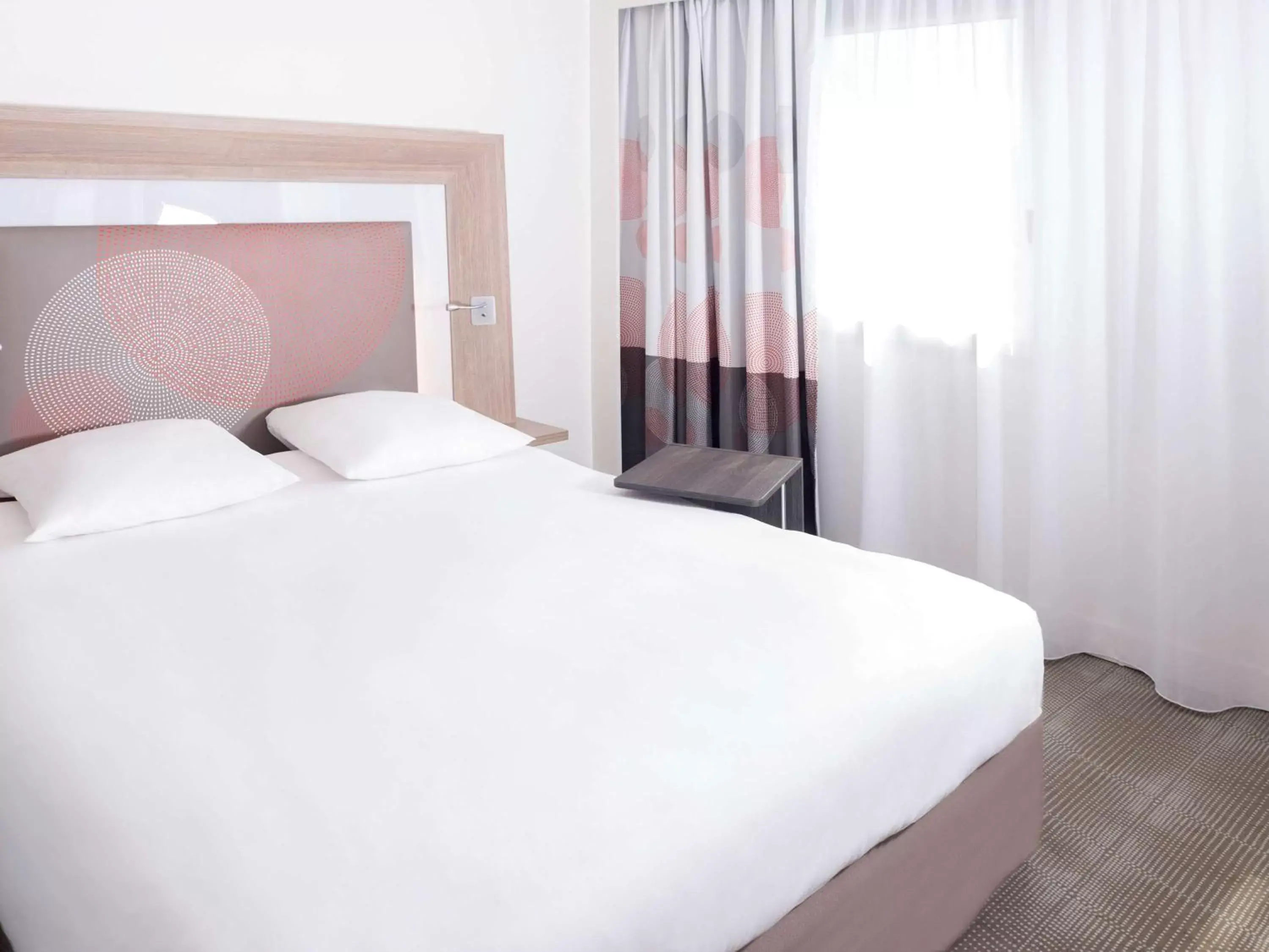 Photo of the whole room, Bed in Novotel Marseille Centre Prado Vélodrome